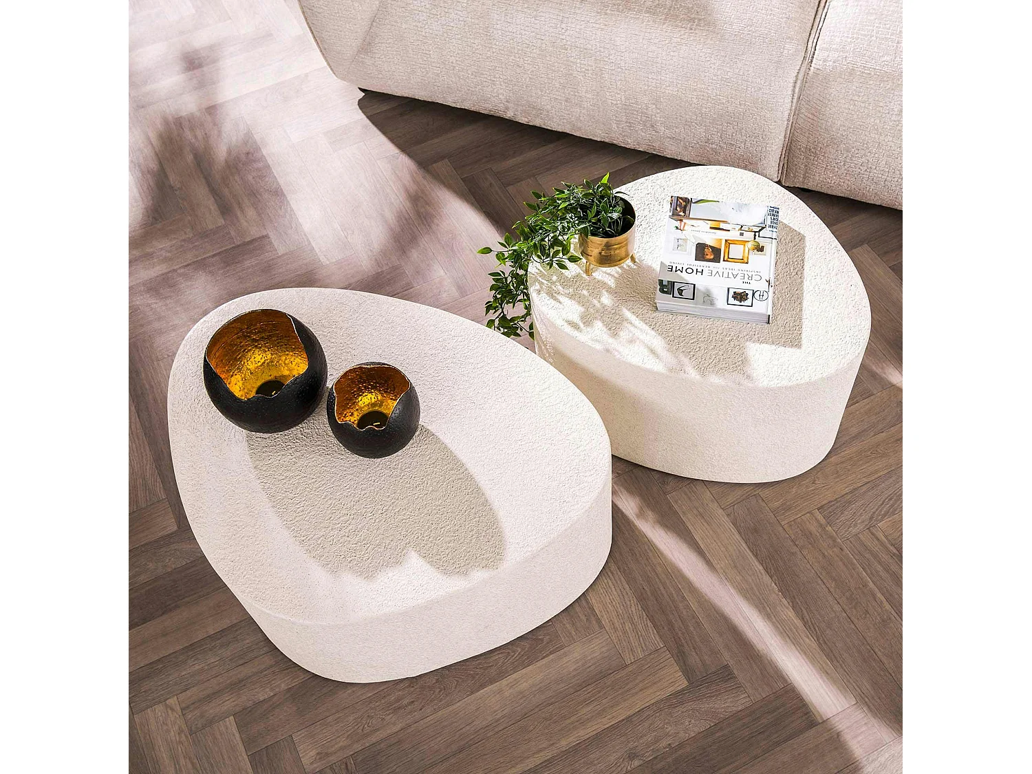 Table basse blanche en marbre composite forme triangle (lot de 2) TAJ