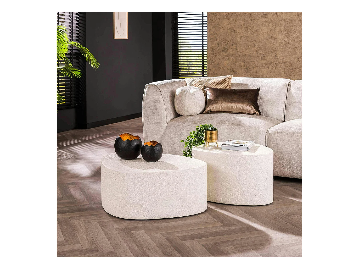 Table basse blanche en marbre composite forme triangle (lot de 2) TAJ