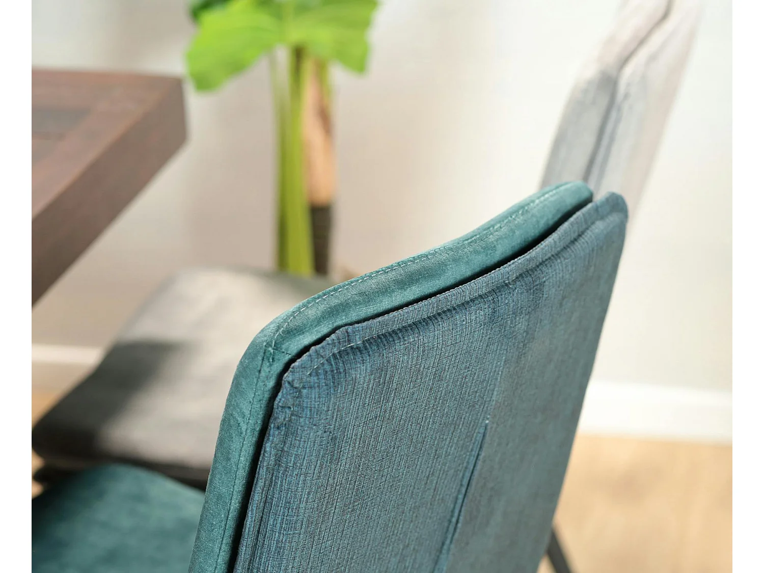 Chaise en velours bleu à double coussinage (lot de 2) OKA