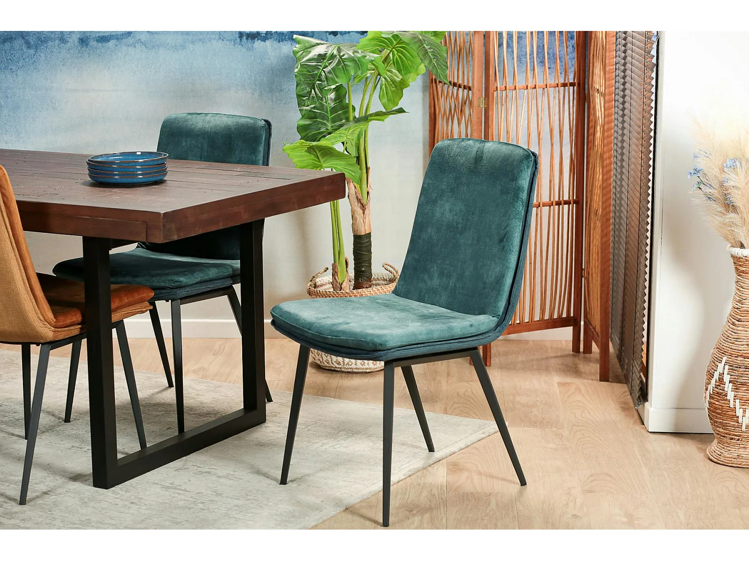 Chaise en velours bleu à double coussinage (lot de 2) OKA