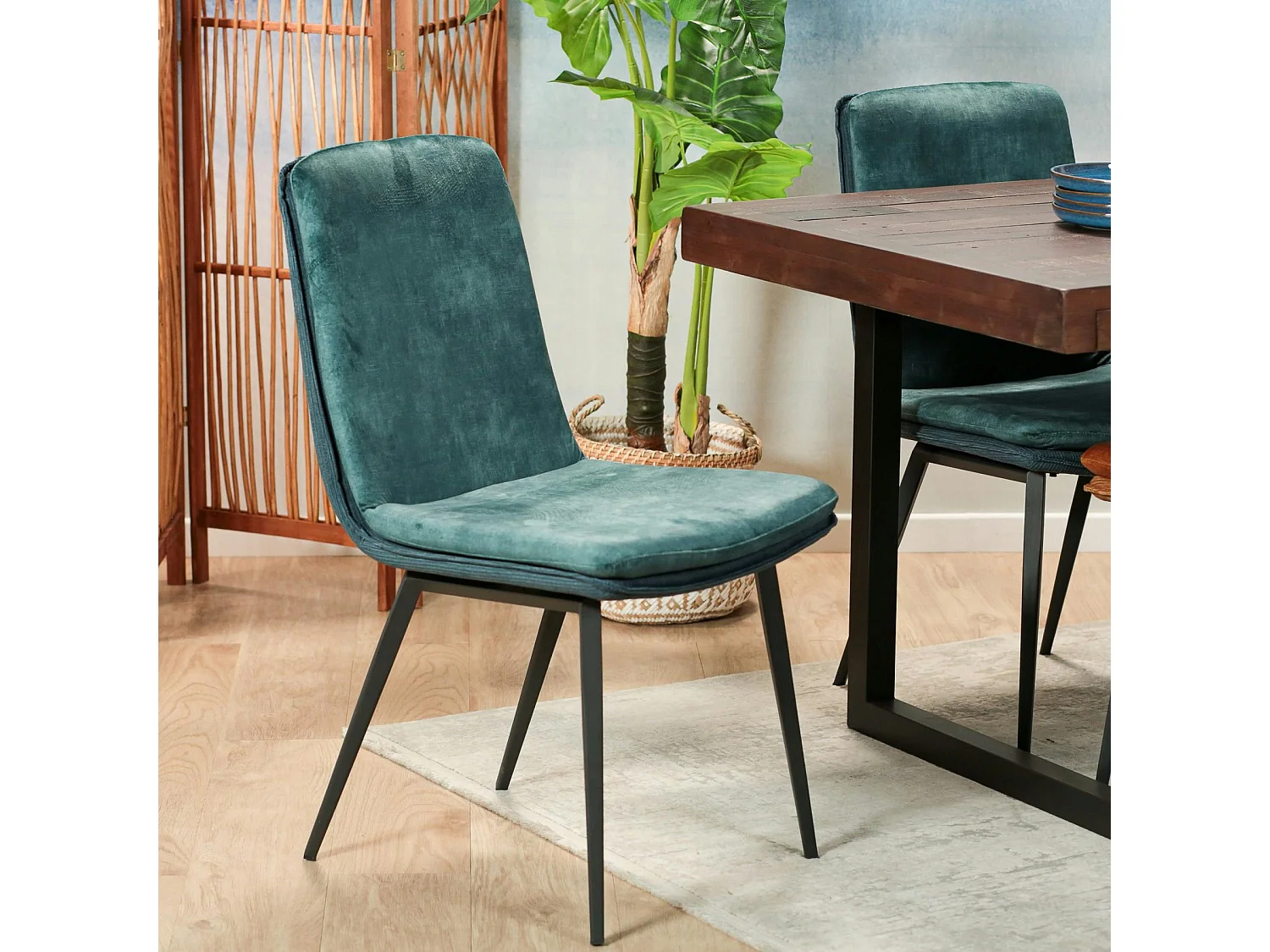 Chaise en velours bleu à double coussinage (lot de 2) OKA