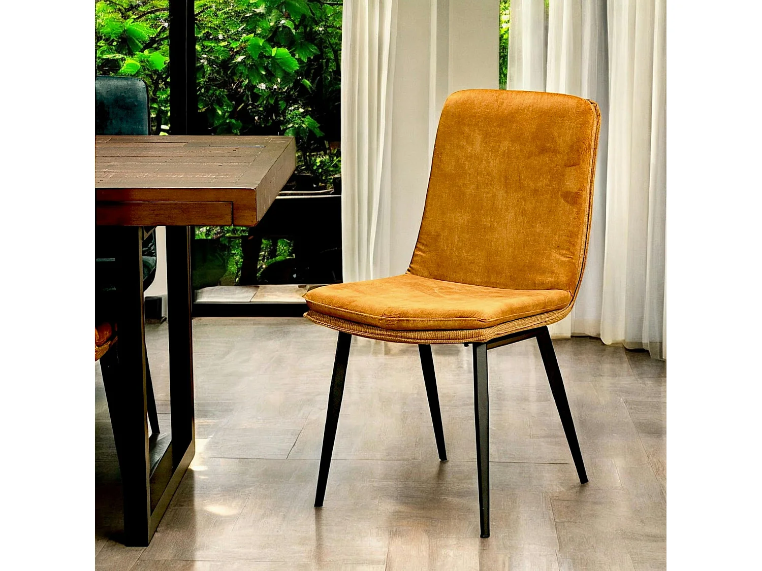 Chaise en velours doré à double coussinage (lot de 2) OKA