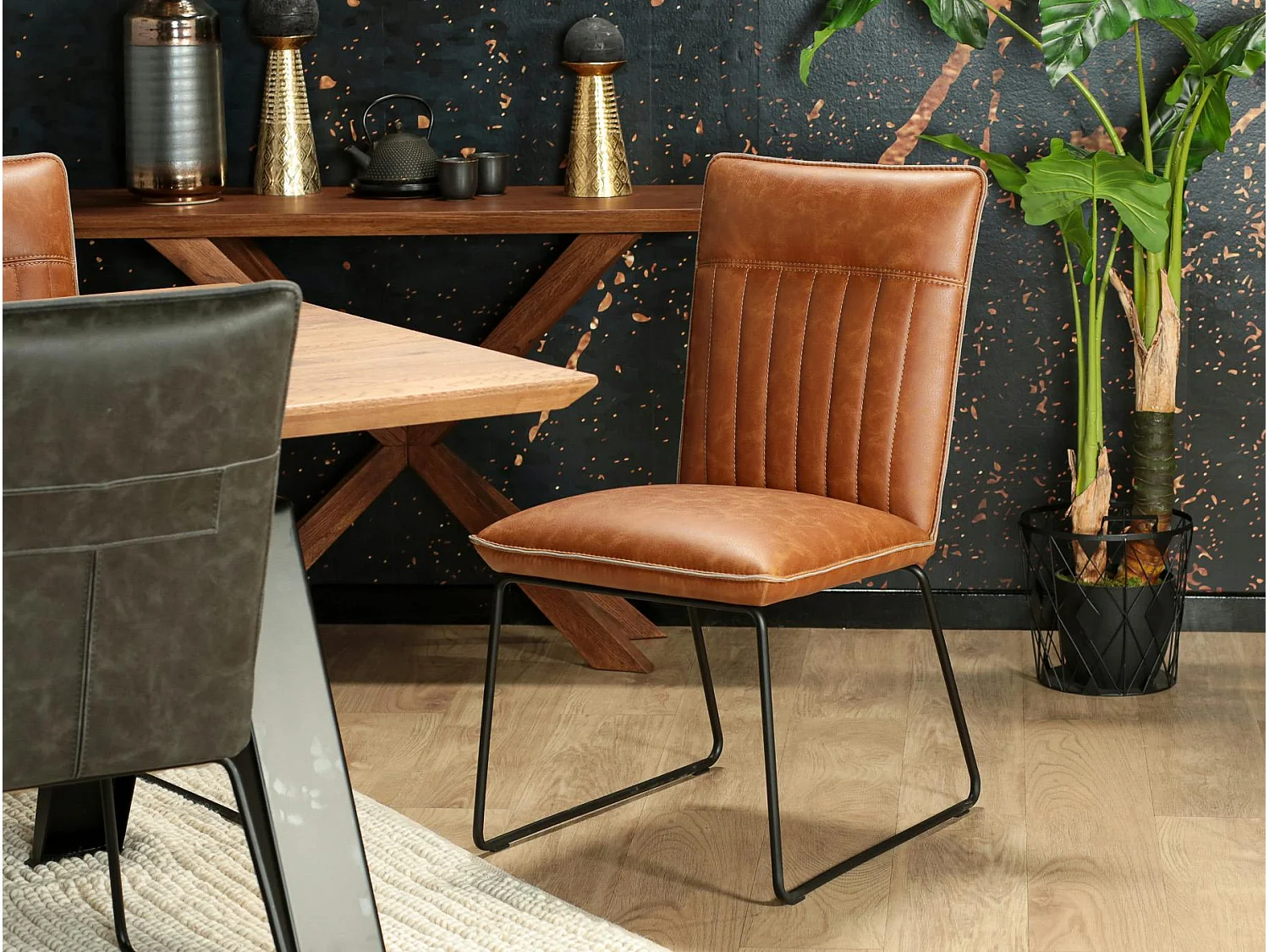 Chaise de salle à manger camel used OKA (lot de 2)