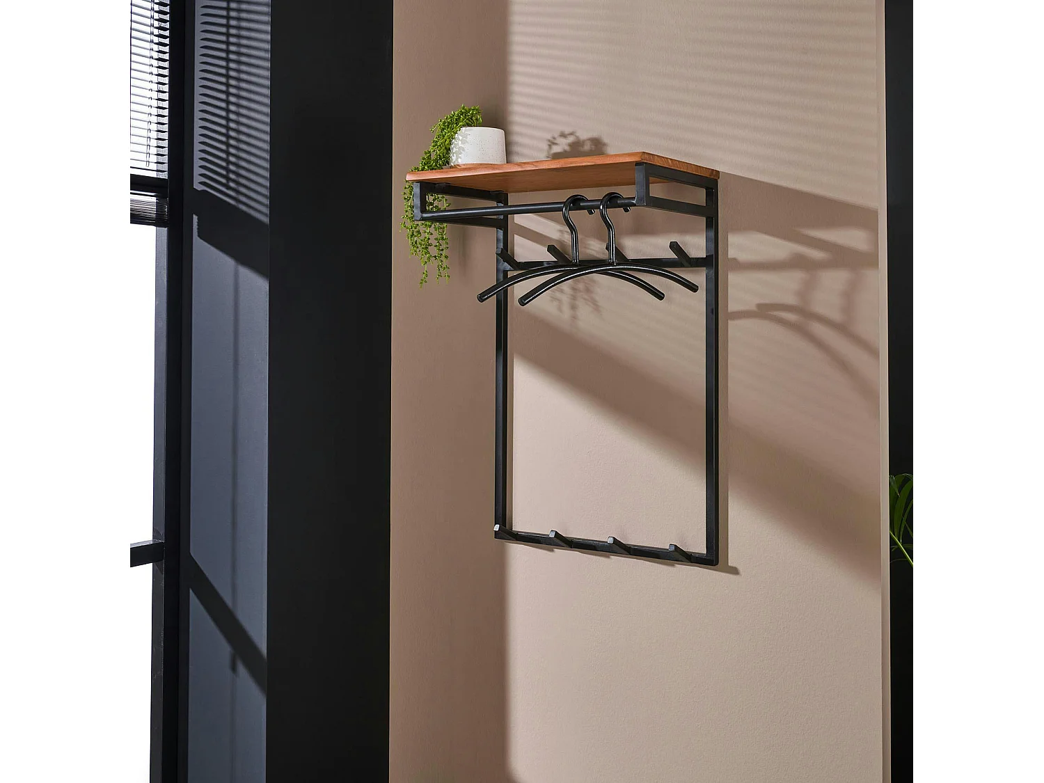 Portemanteau mural d'entrée bois massif 8 patères + tringle TRIBECA