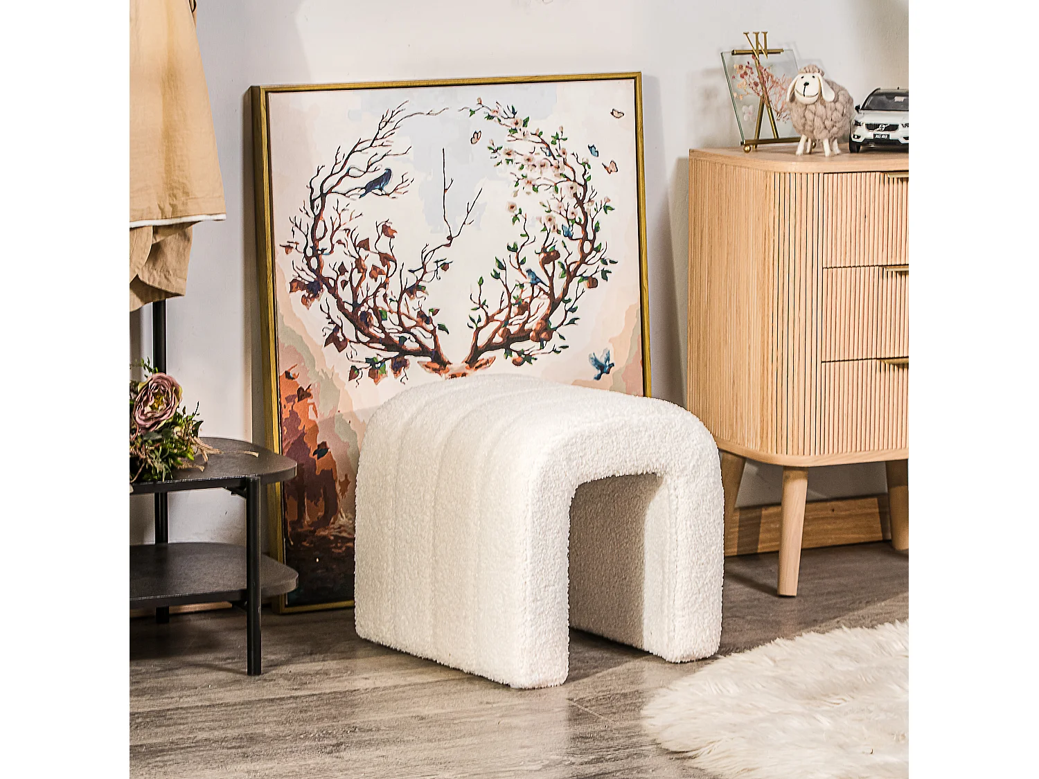 Pouf en bouclettes blanches style scandinave