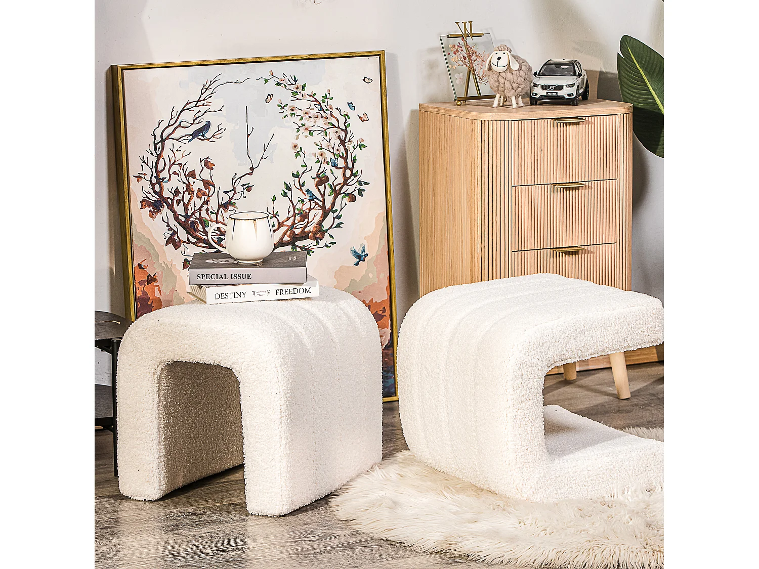 Pouf en bouclettes blanches style scandinave