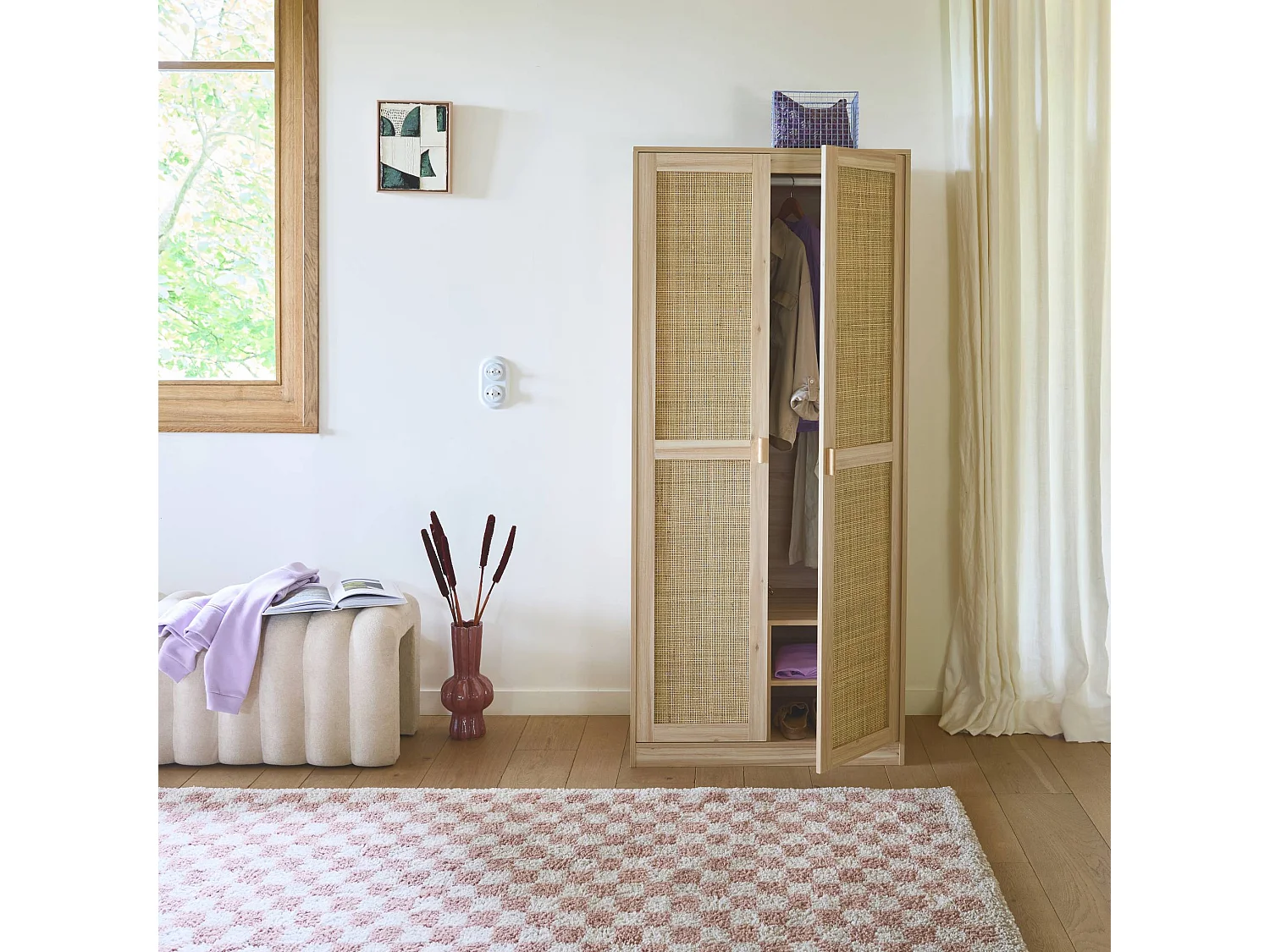 Armoire dressing cannage et effet bois. 2 portes avec penderie et rangements