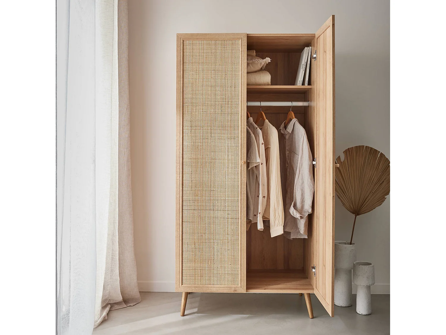 Armoire cannage et décor bois 2 portes avec étagère et tringle - Hauteur 179.5cm