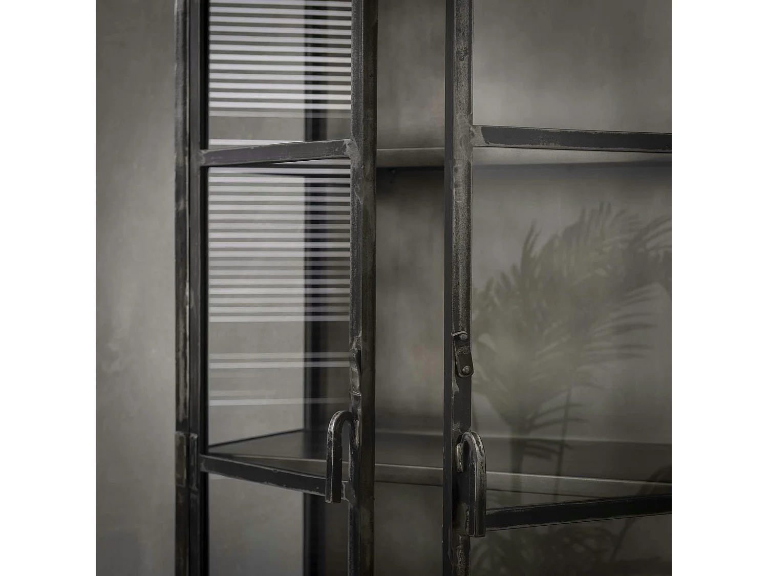 Vitrine industrielle métal verre ROADIES