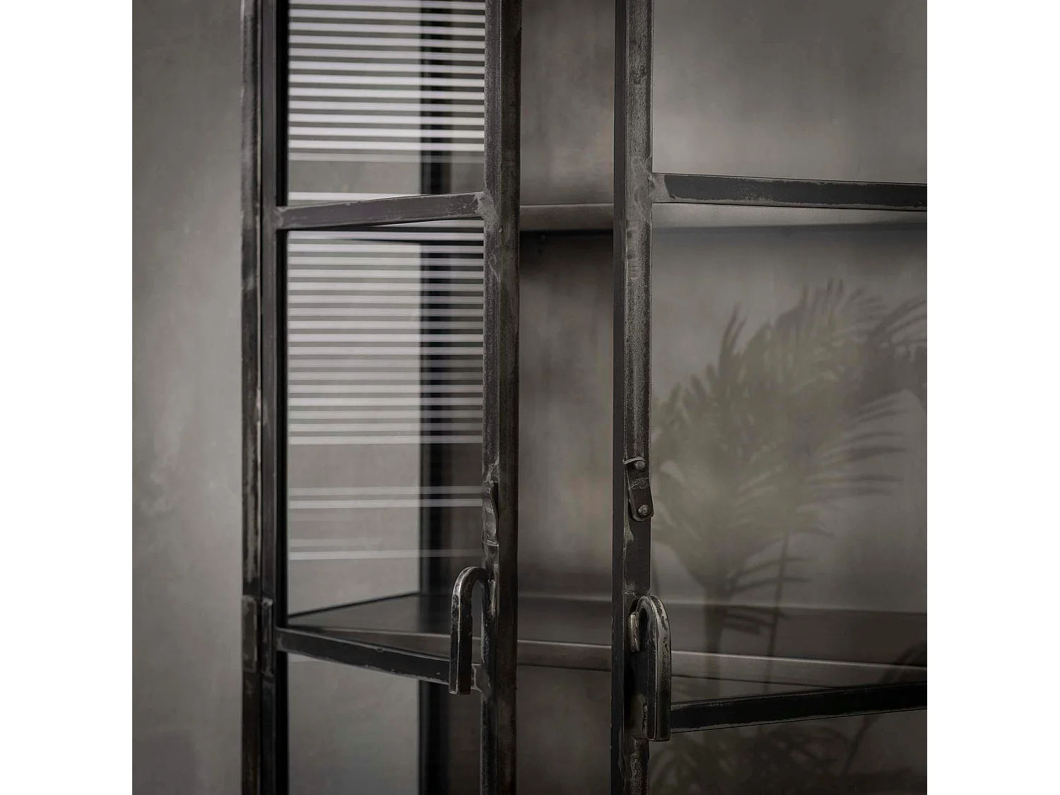 Vitrine industrielle métal verre ROADIES