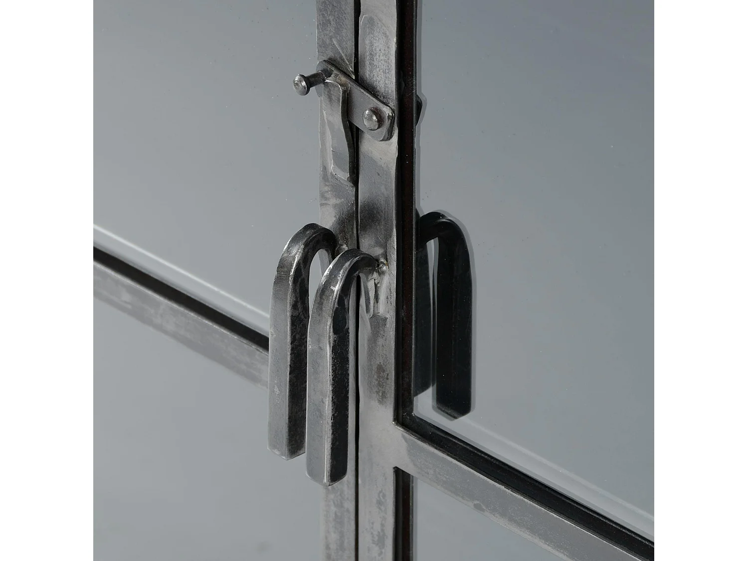 Vitrine industrielle métal verre ROADIES
