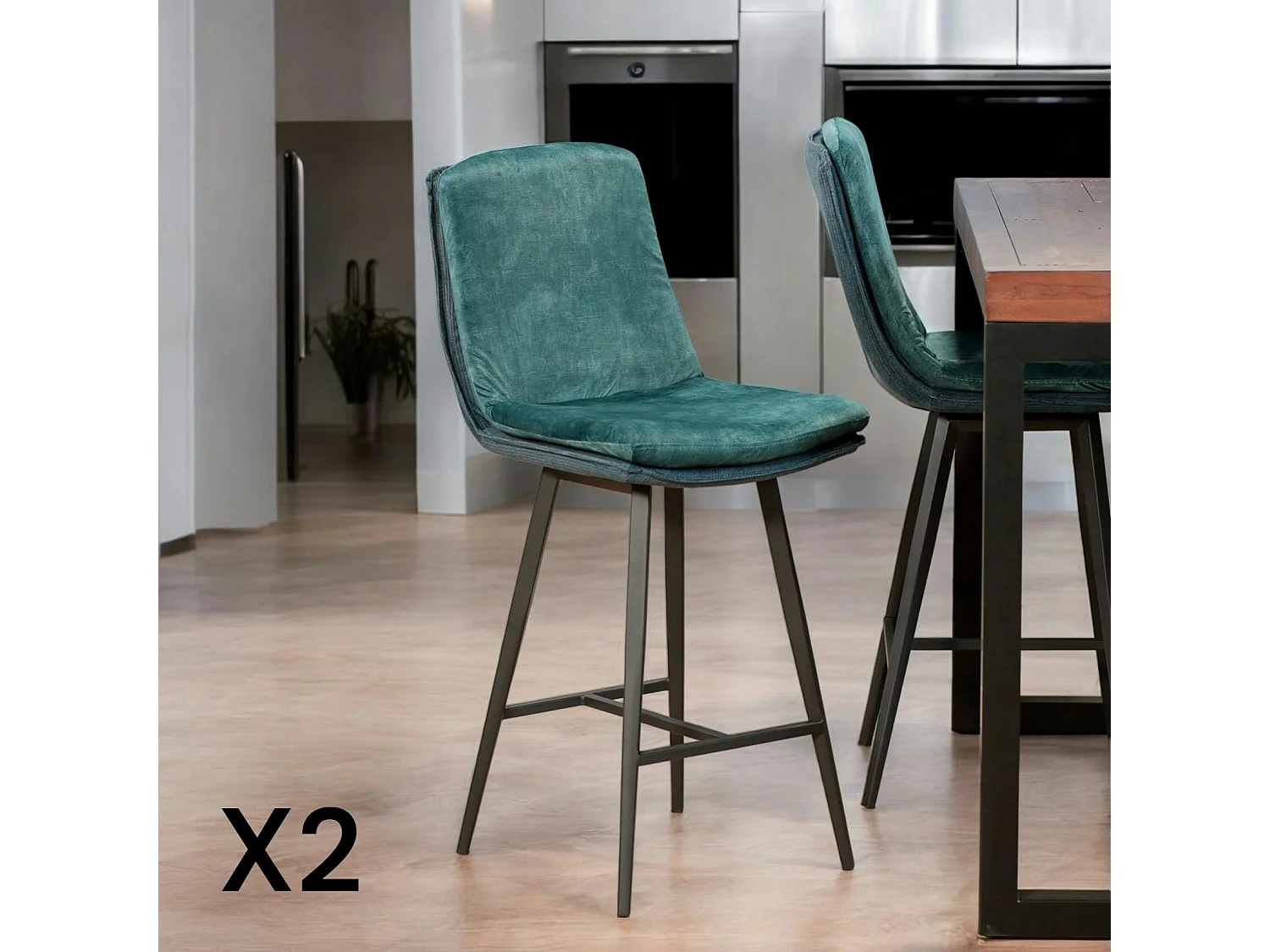 Chaise de bar en velours bleu à double coussinage (lot de 2) OKA