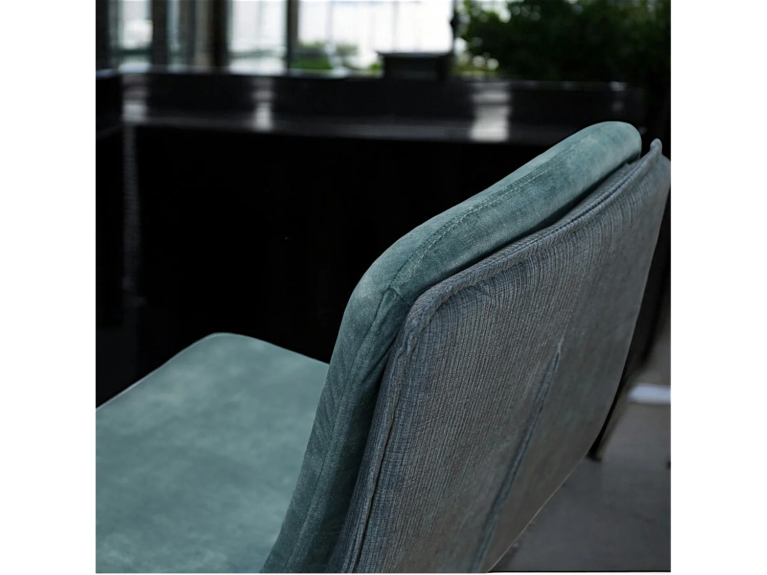 Chaise de bar en velours bleu à double coussinage (lot de 2) OKA