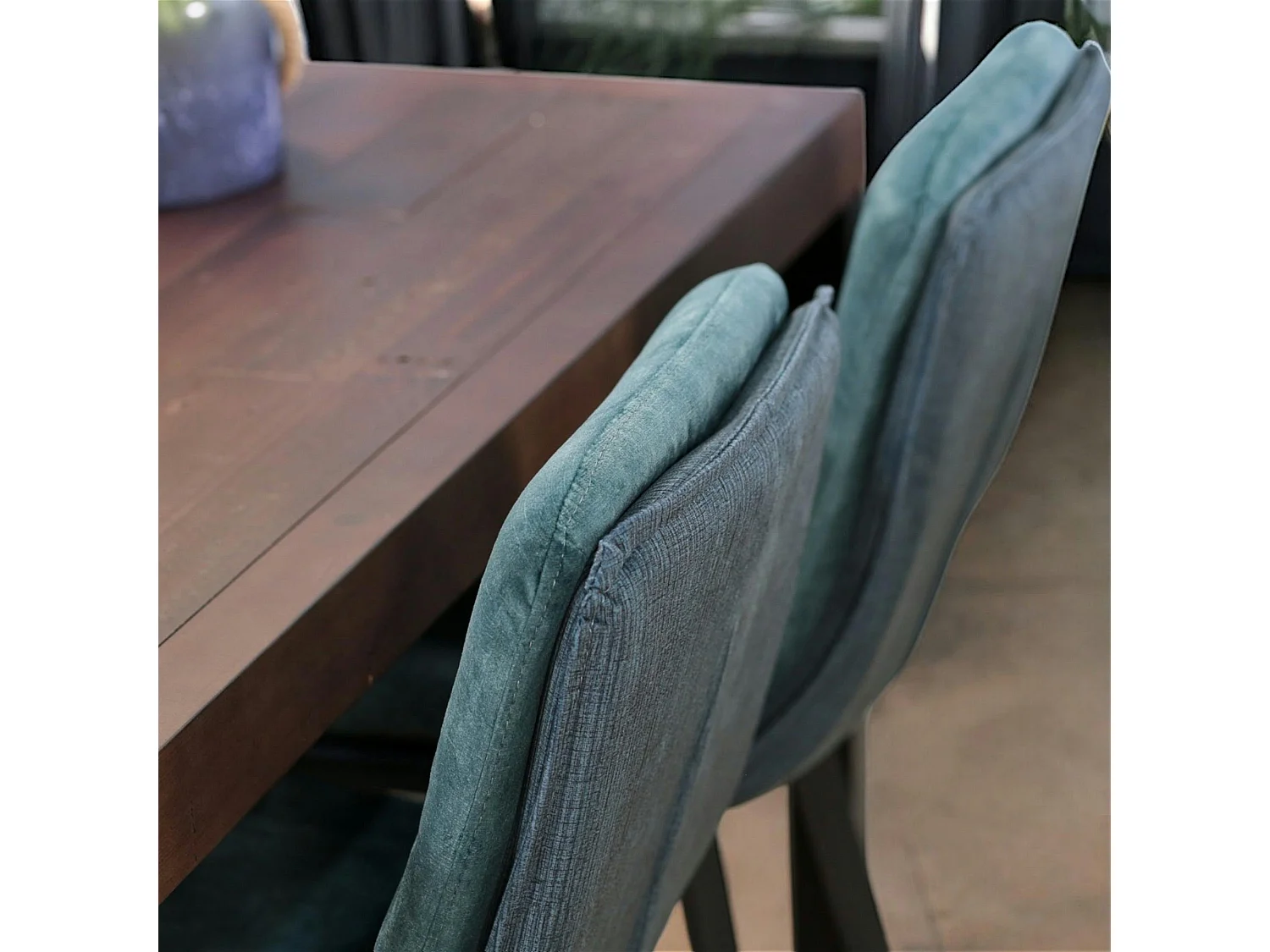 Chaise de bar en velours bleu à double coussinage (lot de 2) OKA