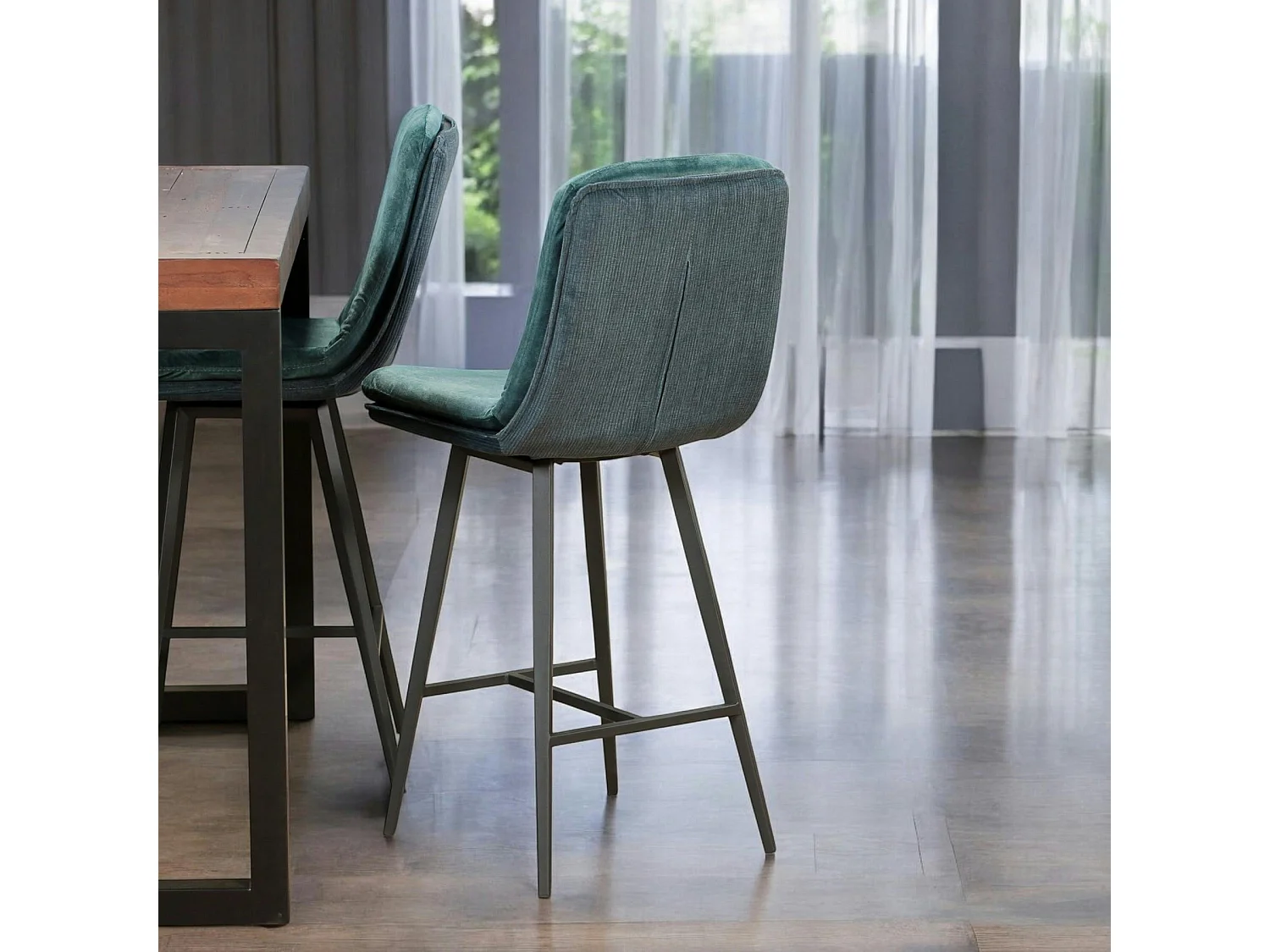 Chaise de bar en velours bleu à double coussinage (lot de 2) OKA