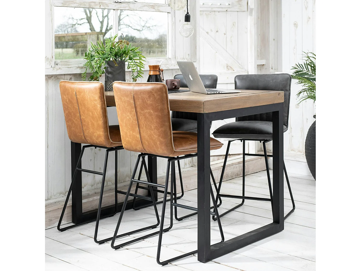 Chaise de bar pivotante camel used OKA (lot de 2)