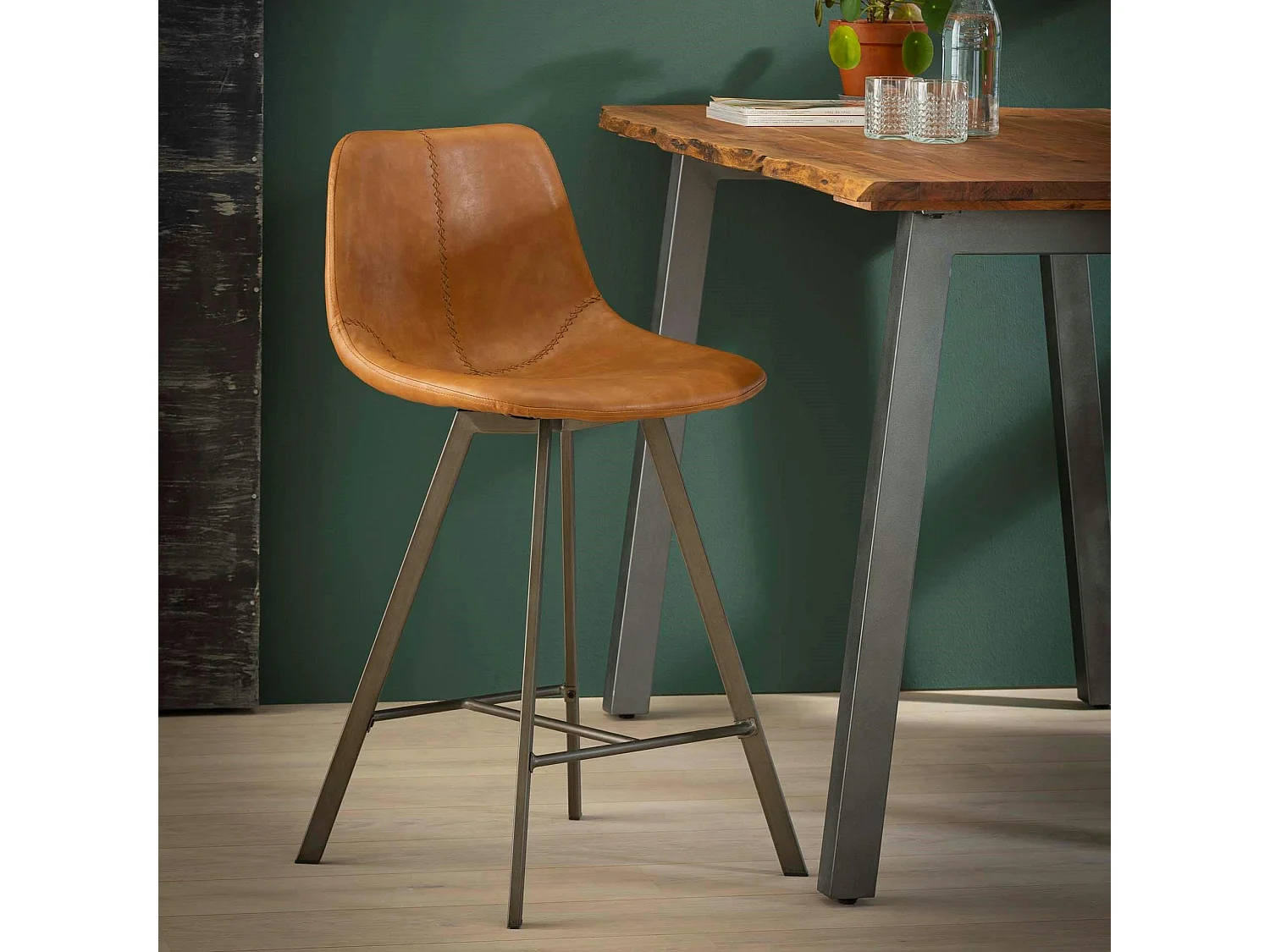 Chaise de bar camel coutures apparentes pieds étoile HELSINKI