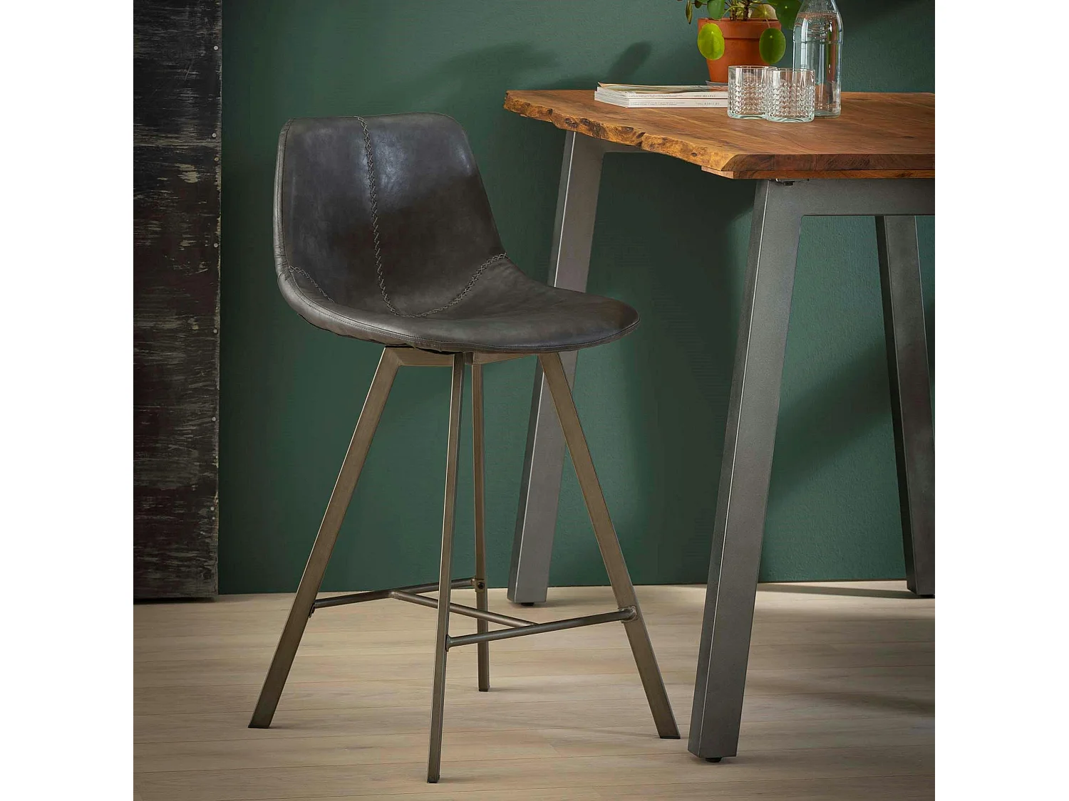 Chaise de bar anthracite coutures apparentes pieds étoile HELSINKI