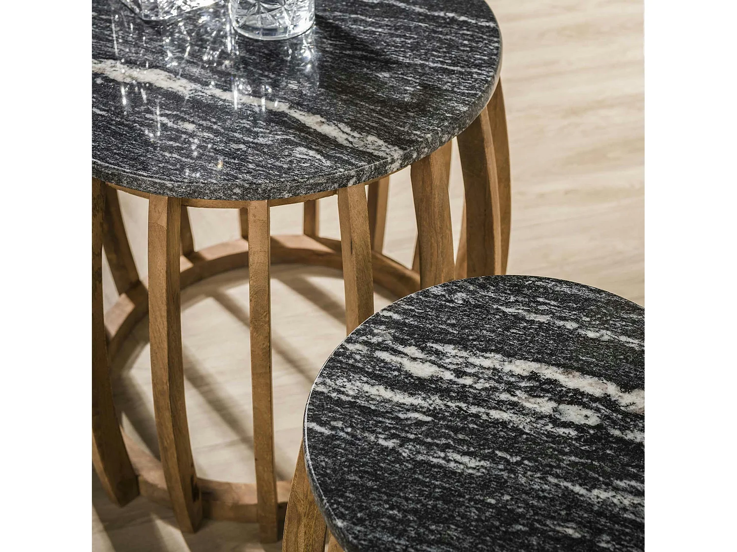 Bout de canapé en marbre noir et bois de manguier (lot de 2) DELHI