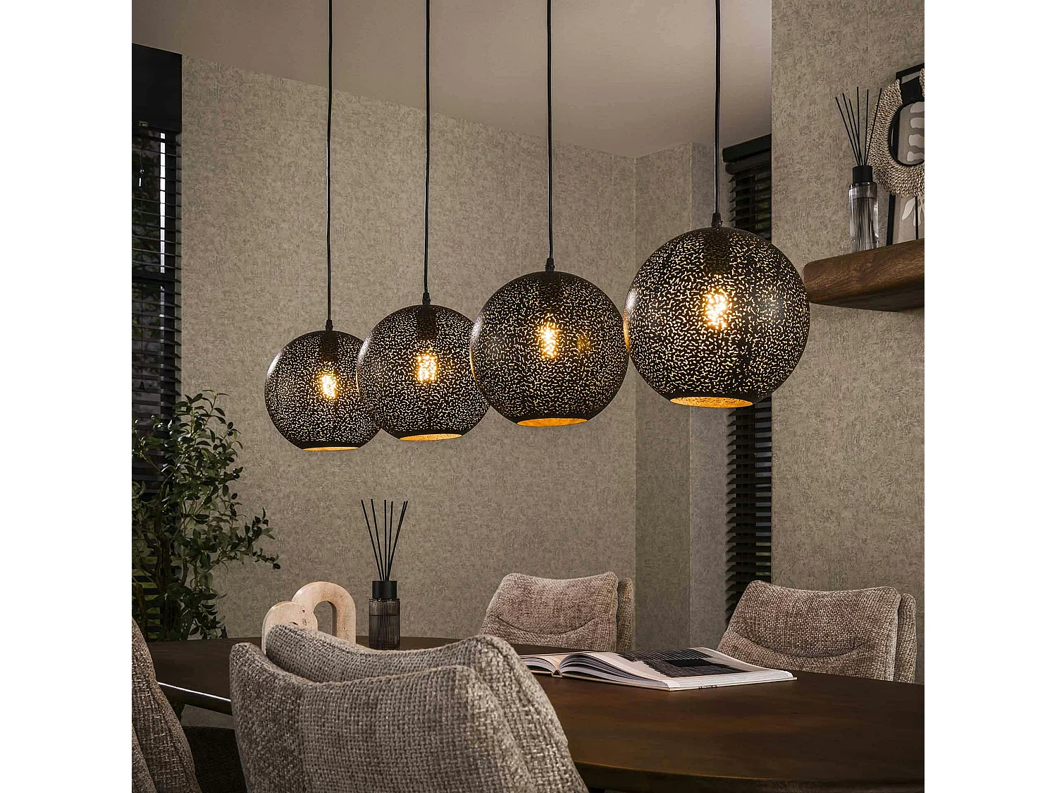 Suspension de table 4 globes métalliques ajourés RALF