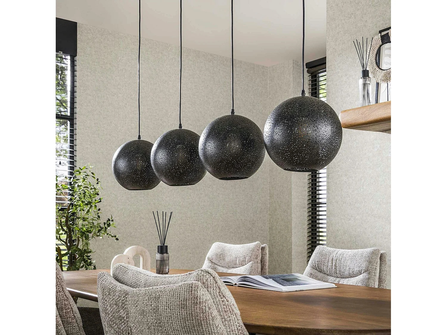 Suspension de table 4 globes métalliques ajourés RALF