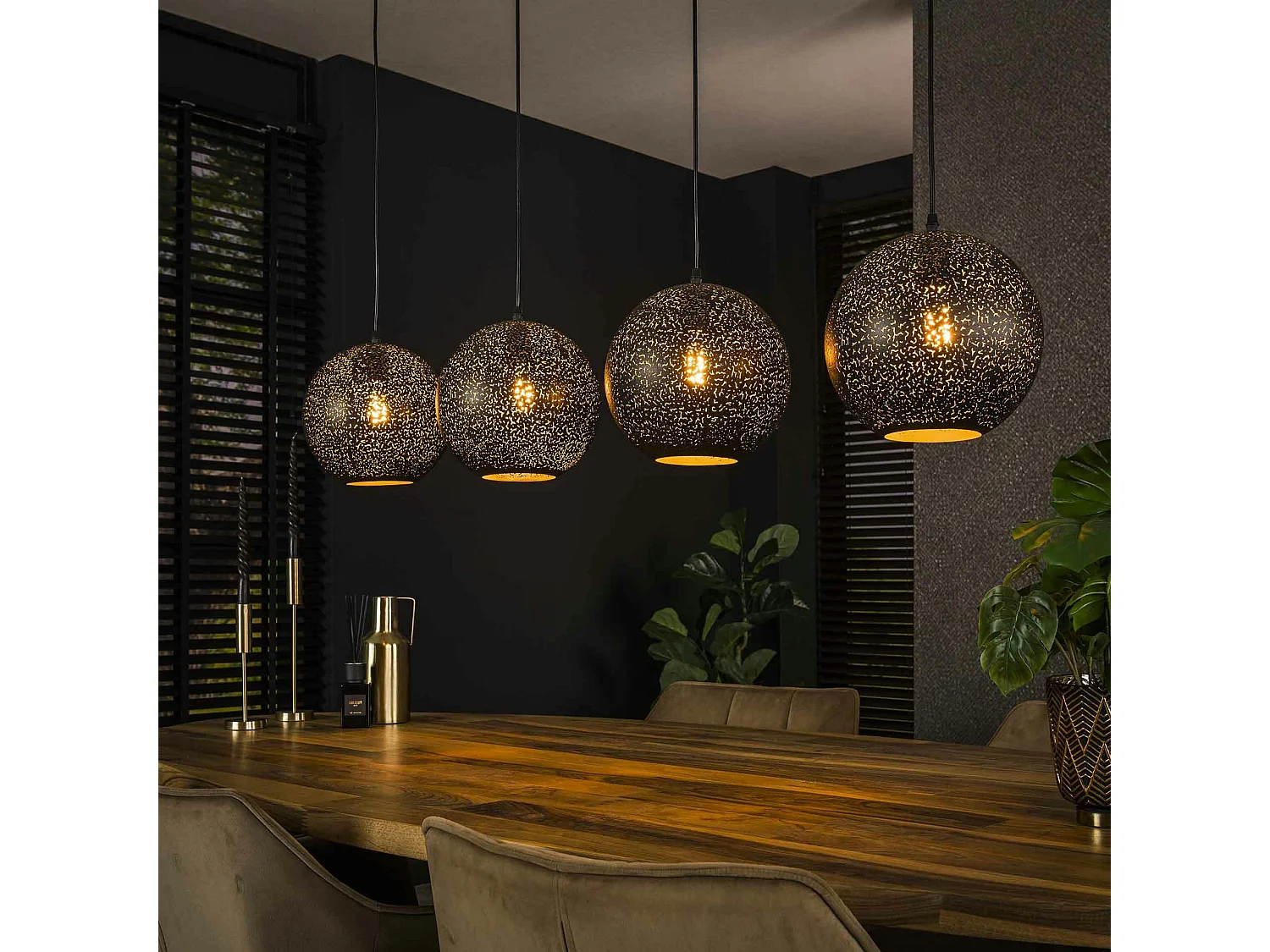 Suspension de table 4 globes métalliques ajourés RALF