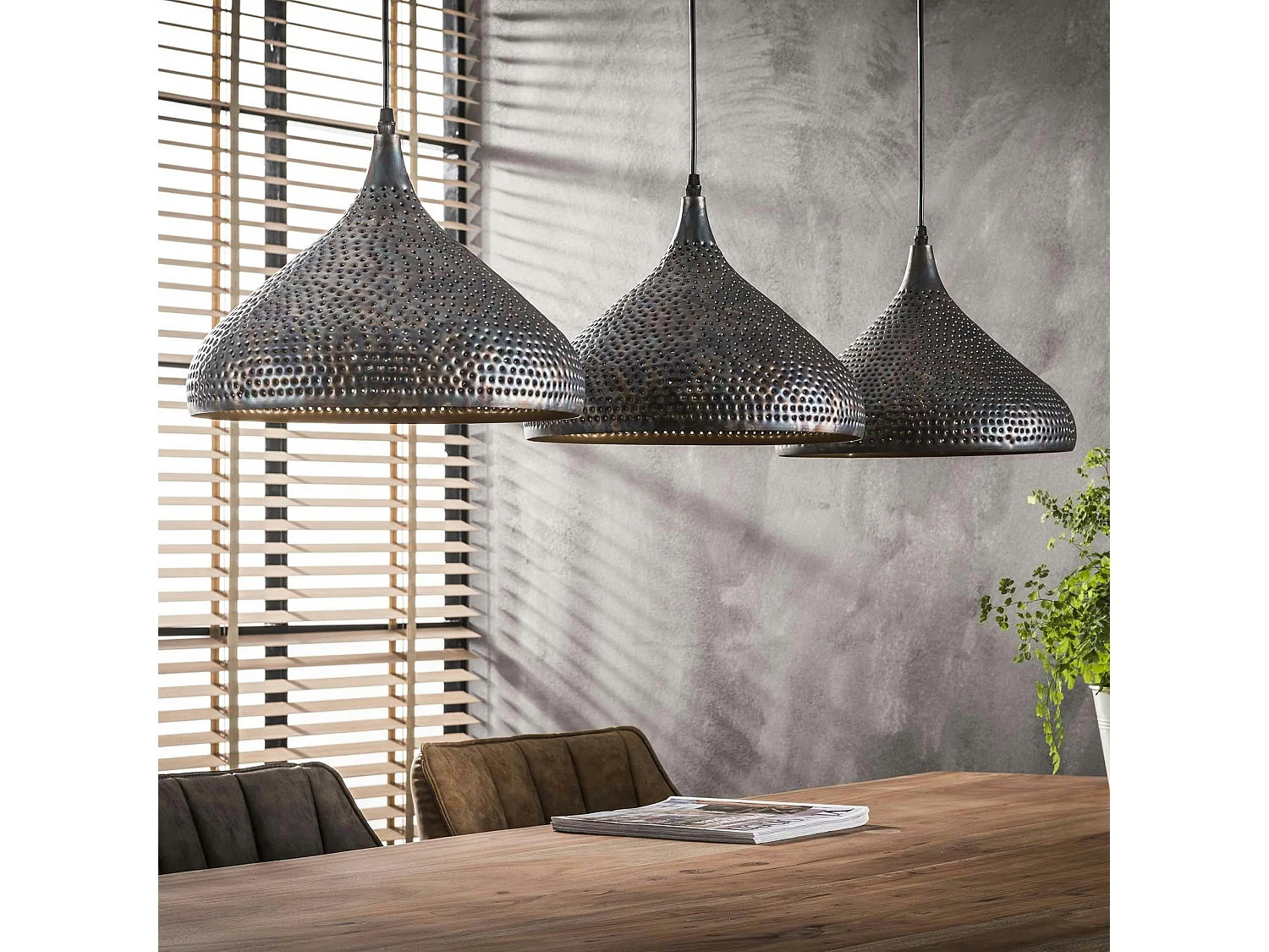 Suspension contemporaine ajourée 3 lampes forme bougie RALF