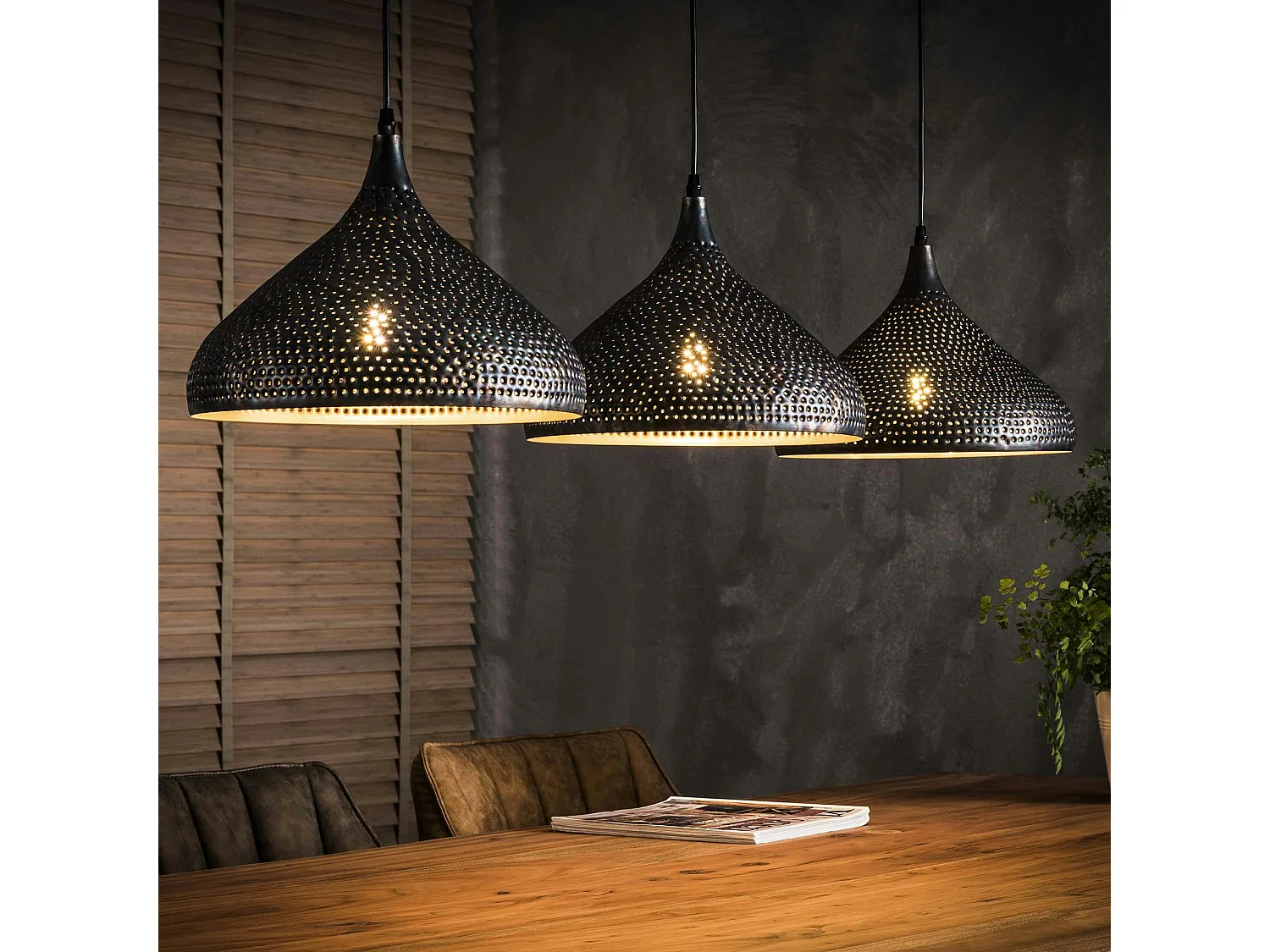 Suspension contemporaine ajourée 3 lampes forme bougie RALF