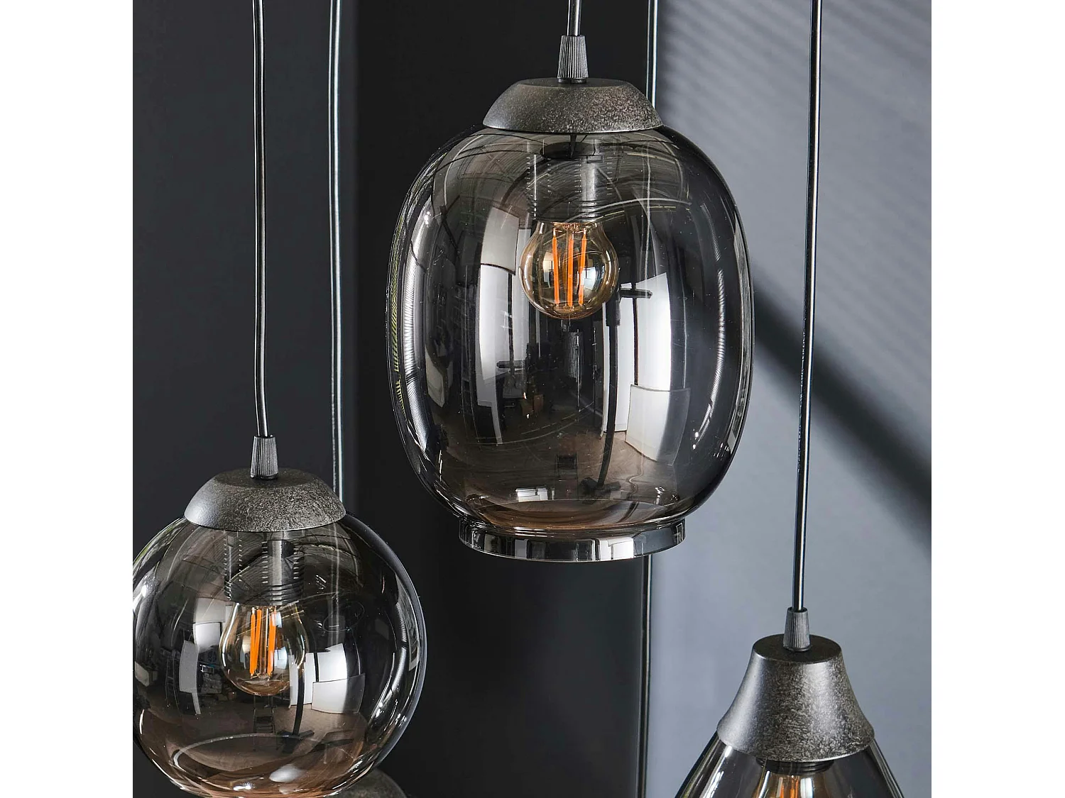 Suspension en verre chromé verticale avec ens. 5 abat-jour NOVA