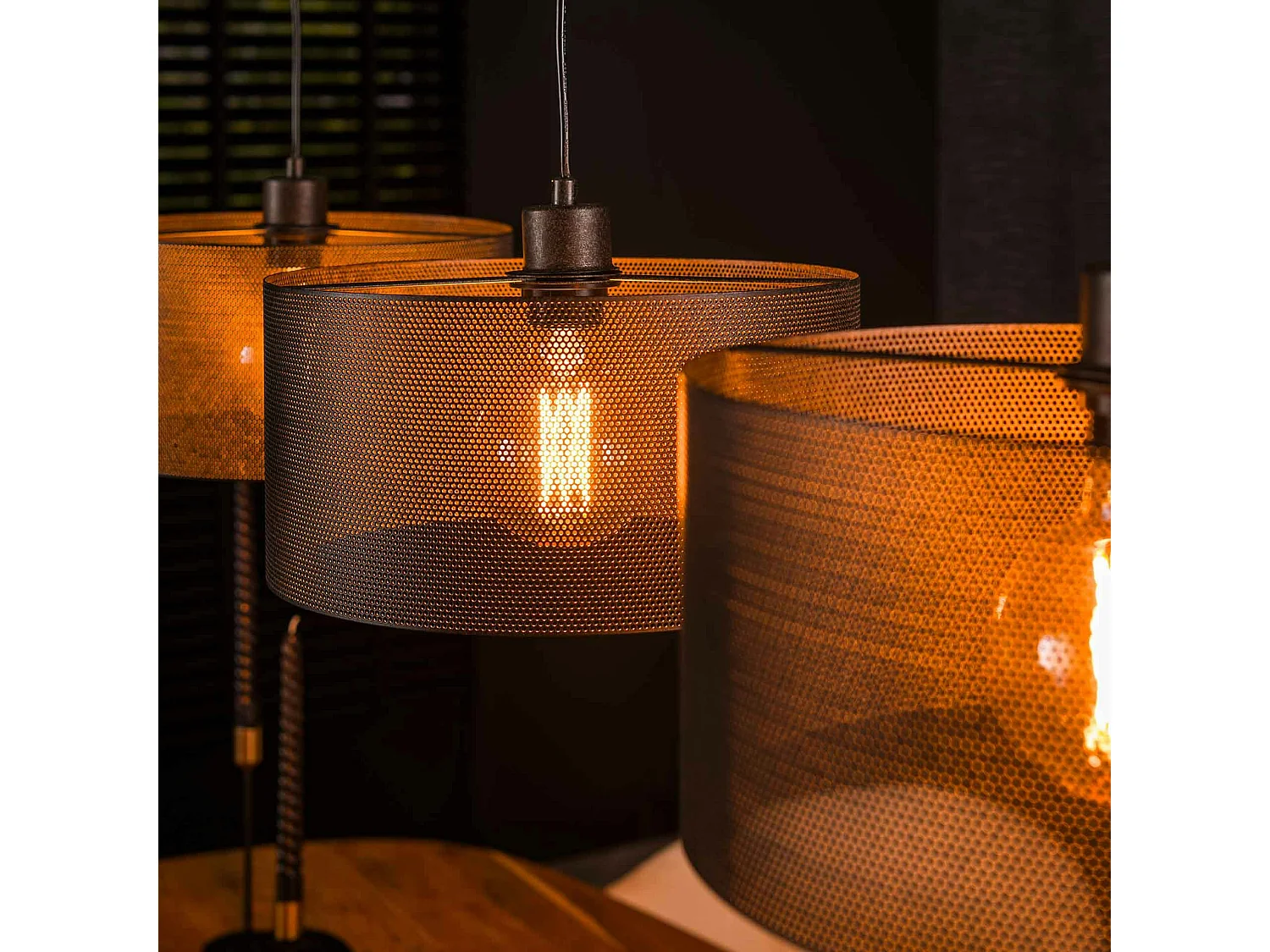 Suspension noire en métal percé 3 abat-jour RALF