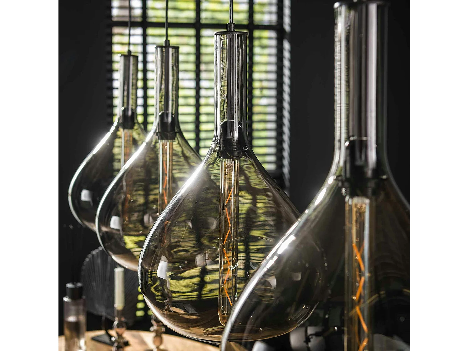 Suspension en verre fumé forme goutte 4 lampes NOVA