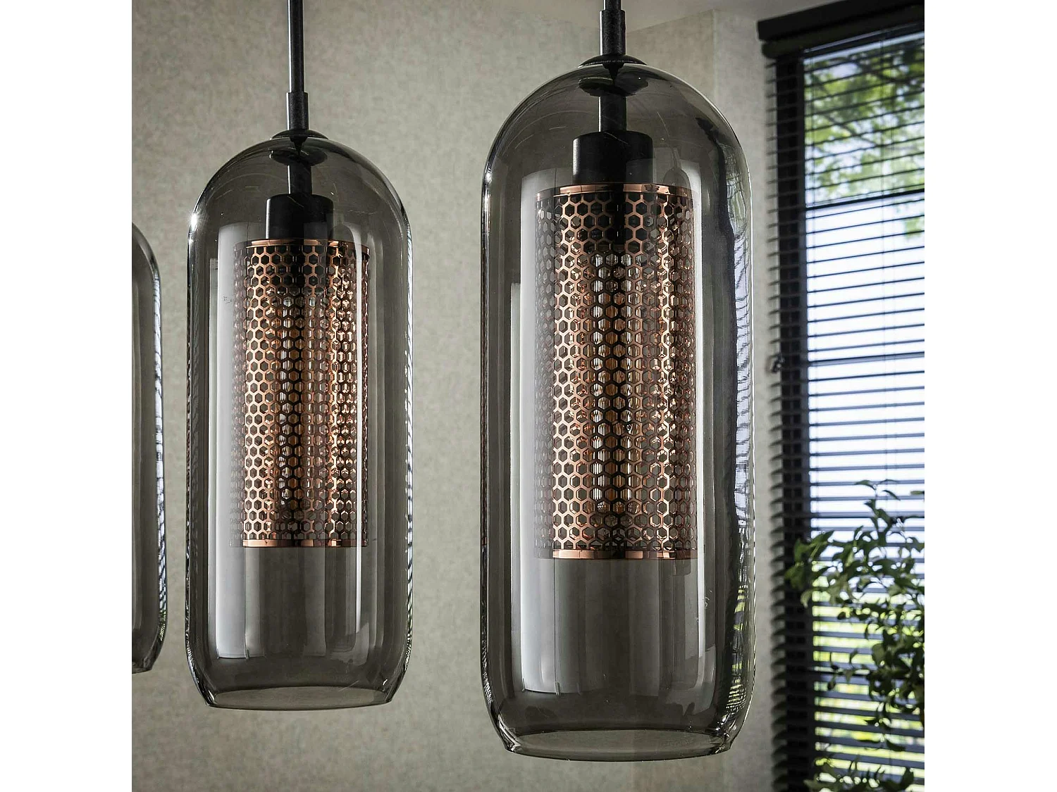 Suspension en verre fumé et métal cuivré 4 lampes horizontales NOVA