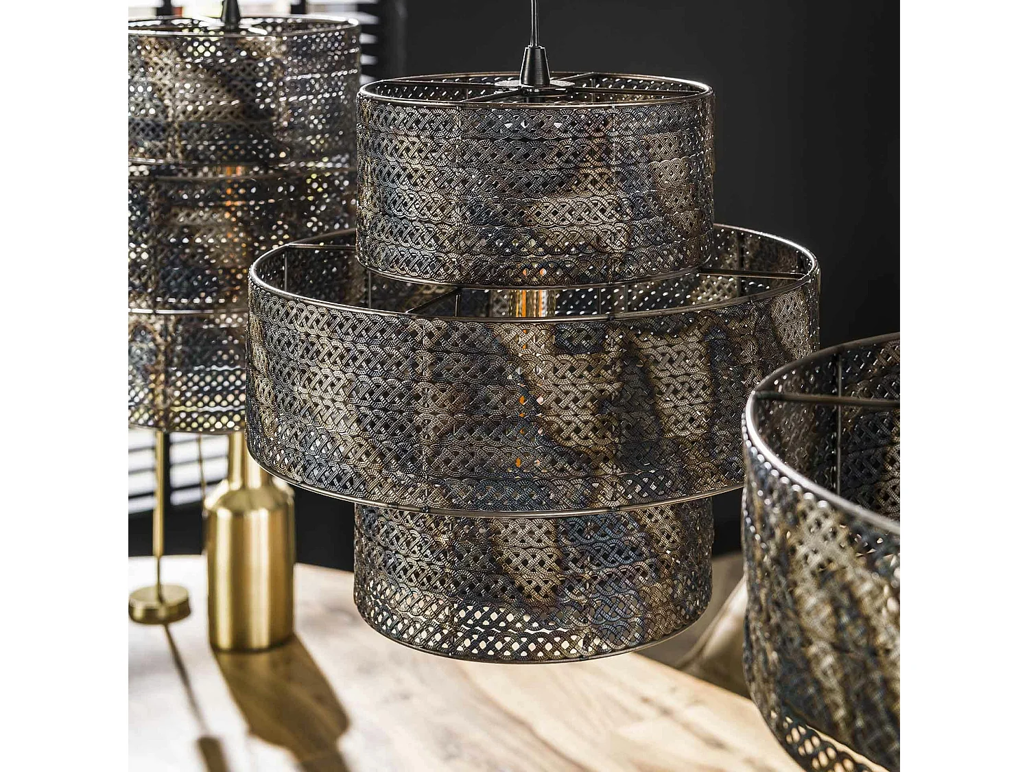 Suspension de salle à manger avec 3 abat-jour frise métallique TRIBECA