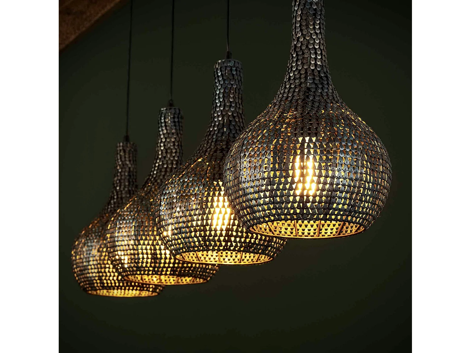 Suspension contemporaine 4 lampes gouttes effet maille TRIBECA