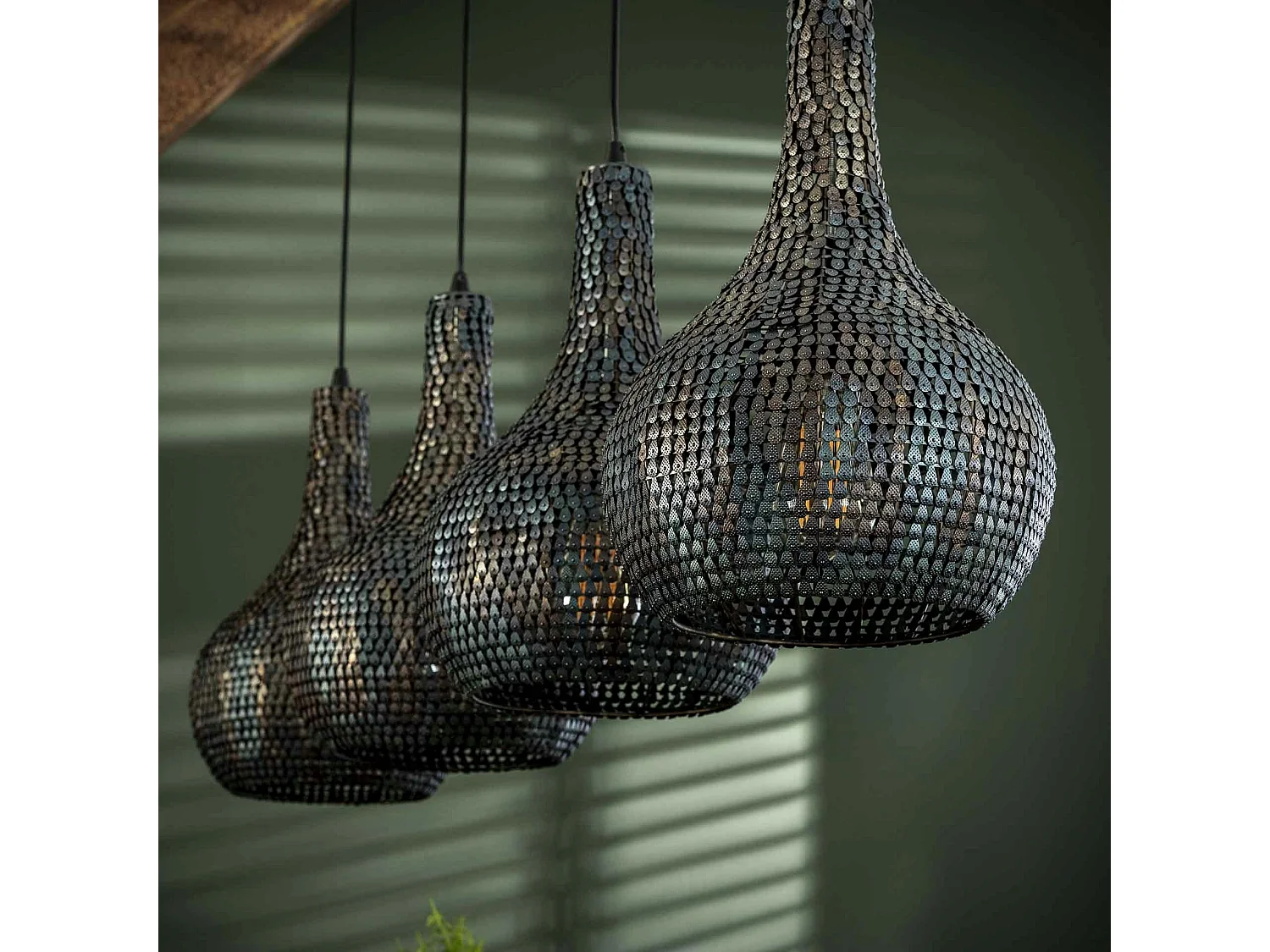Suspension contemporaine 4 lampes gouttes effet maille TRIBECA