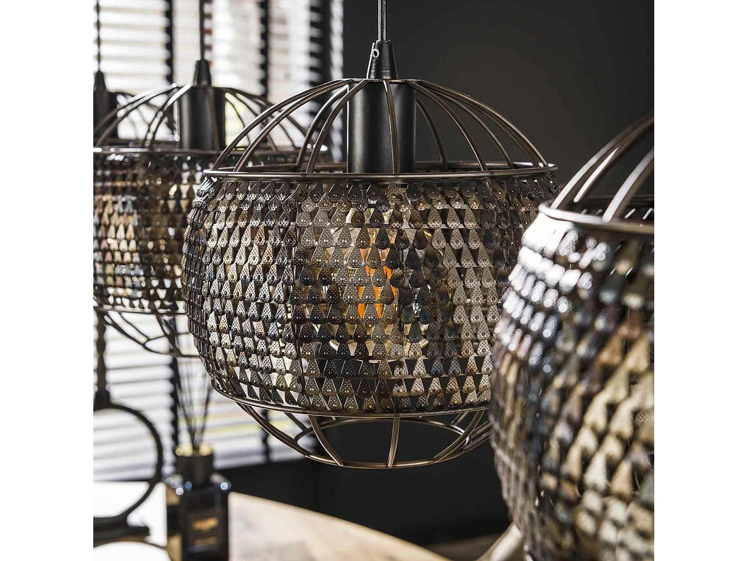 Suspension de salle à manger 4 abat-jour globes effet maille TRIBECA
