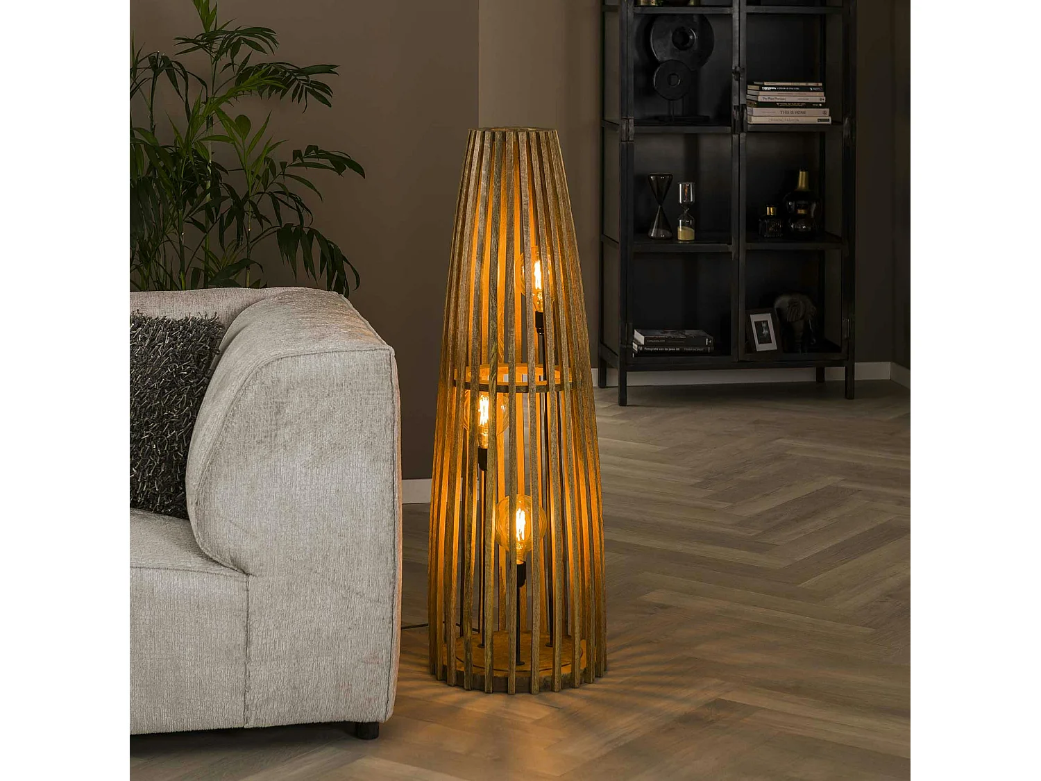 Lampadaire en bois ajouré 3 lampes LUCKNOW
