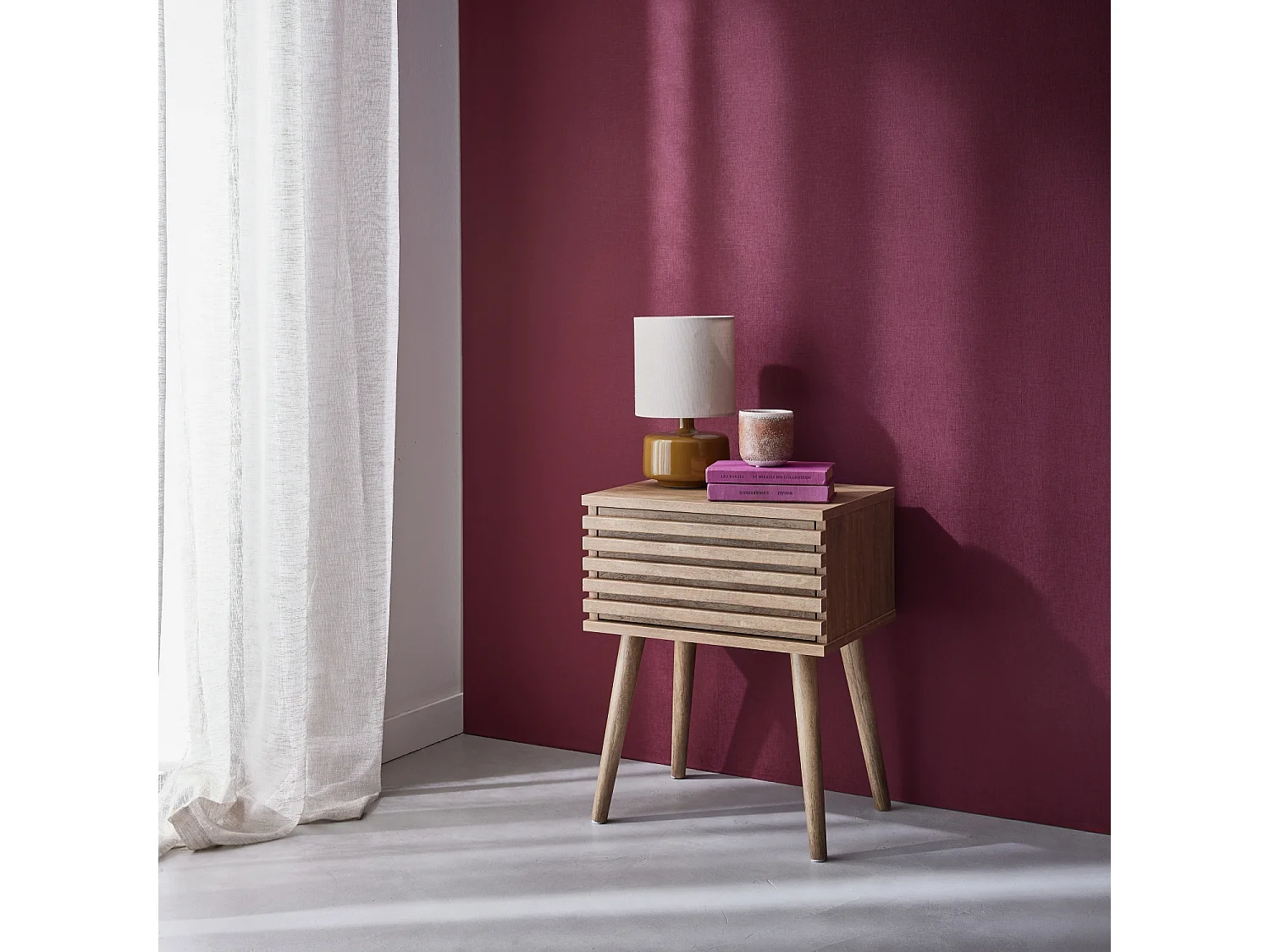 Table de chevet style scandinave décor bois avec tiroir rainuré et pieds compas