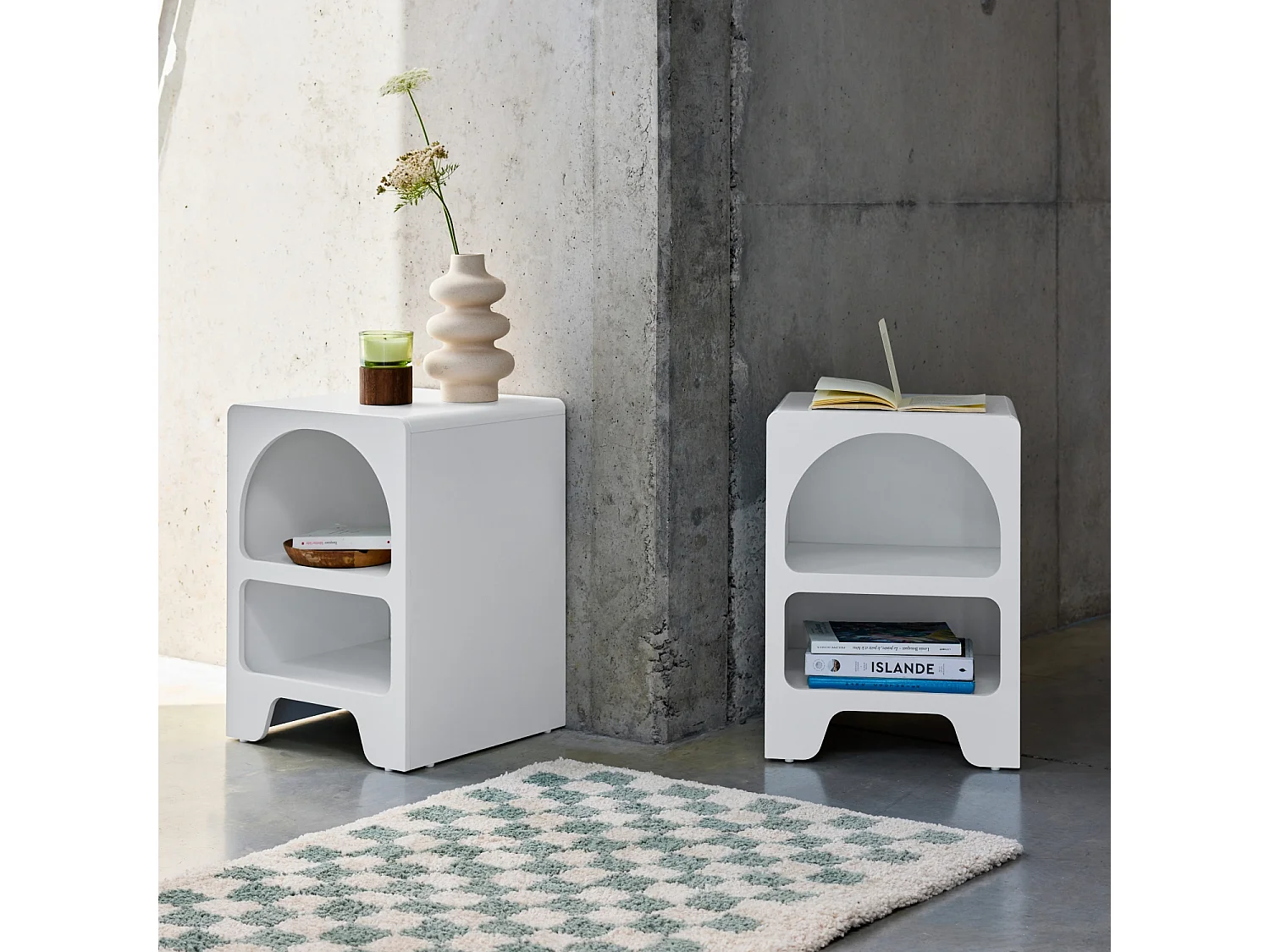 Set 2 comodini effetto legno bianco, 2 nicchie, bianco
