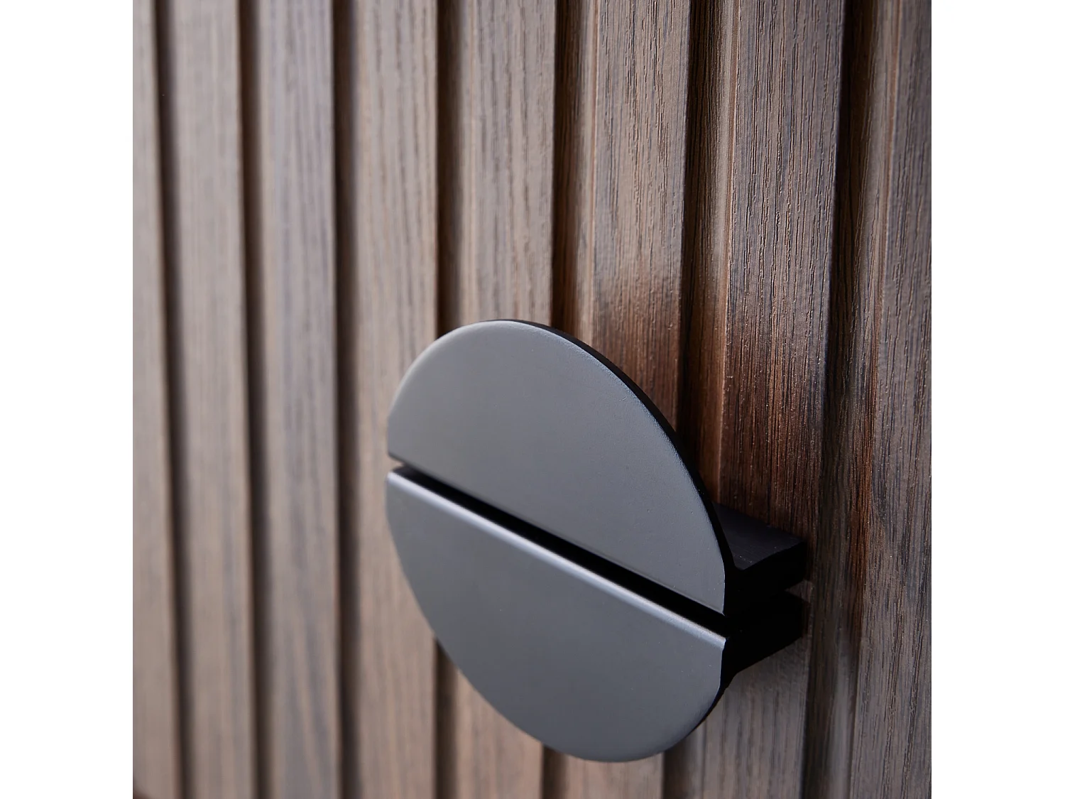 Lot de 2 tables de chevet effet bois foncé. un tiroir. L 48 x l 39 x H 50cm