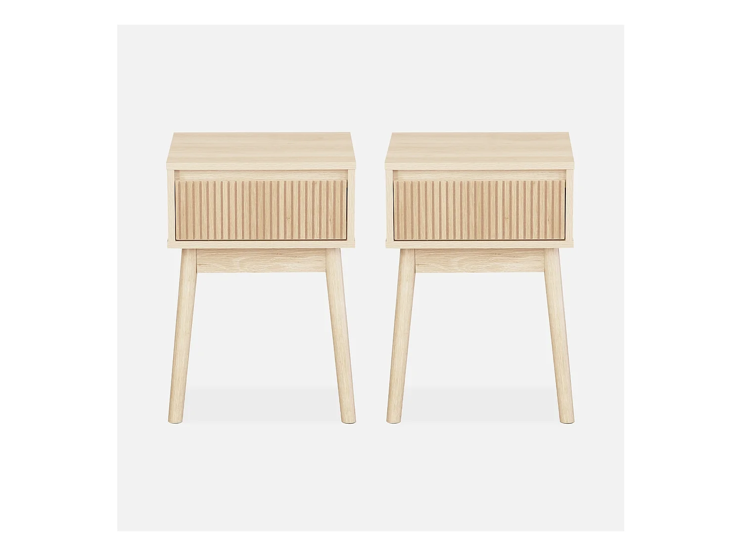 Lot de 2 tables de chevet avec un tiroir. Panneaux stratifiés couleur naturelle. Pied en bois de sapin.  L 39 x 39 x H 55.4cm LINEAR