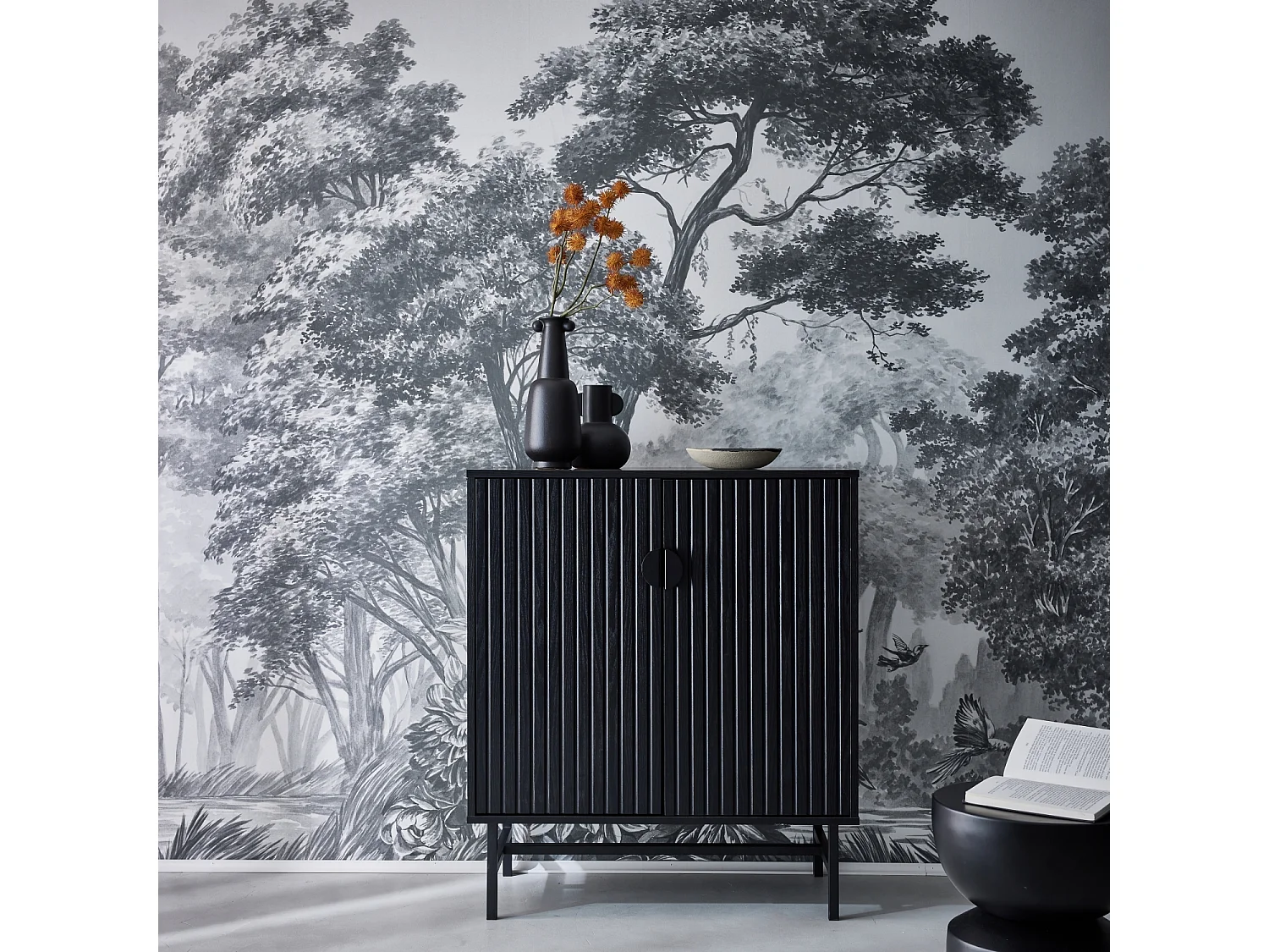 Buffet effet bois à rainures noires. buffet haut. vaisselier. deux portes et une étagère BAZALT 80cm