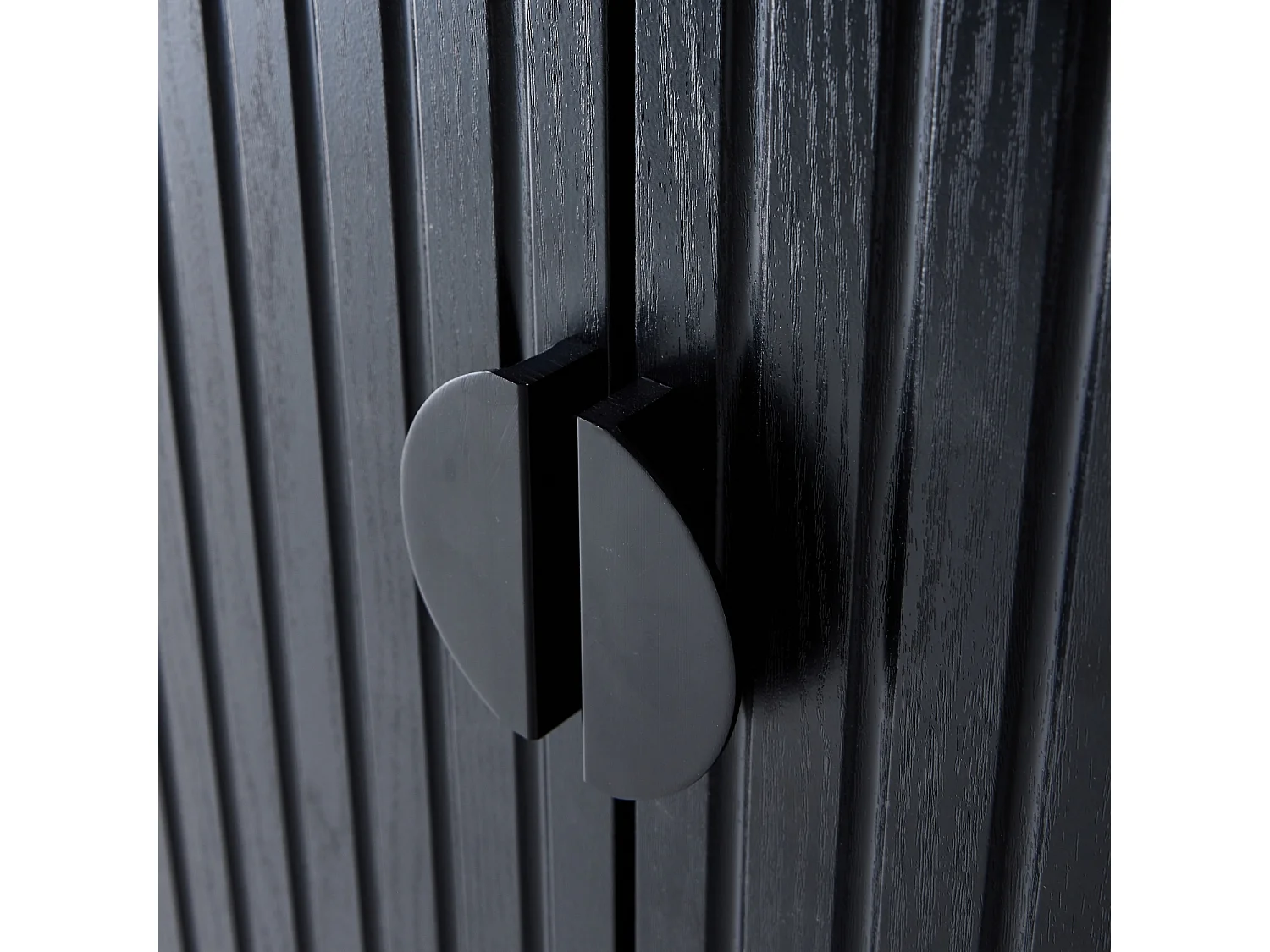 Buffet effet bois à rainures noires. buffet haut. vaisselier. deux portes et une étagère BAZALT 80cm