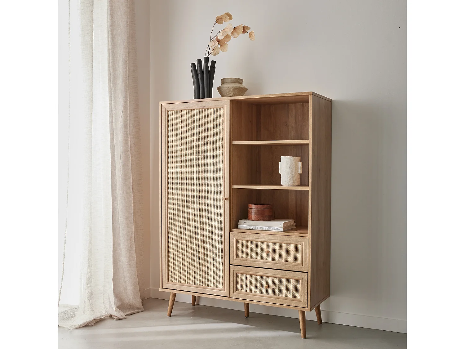 Buffet de rangement cannage et décor bois. buffet haut. vaisselier. 1 porte. 2 tiroirs. 6 étagères