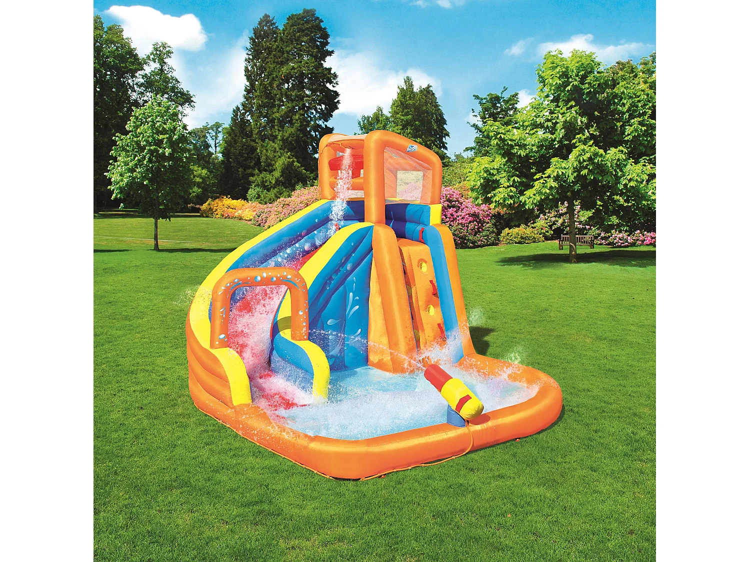 Estructura inflable con tobogán acuático multicolor