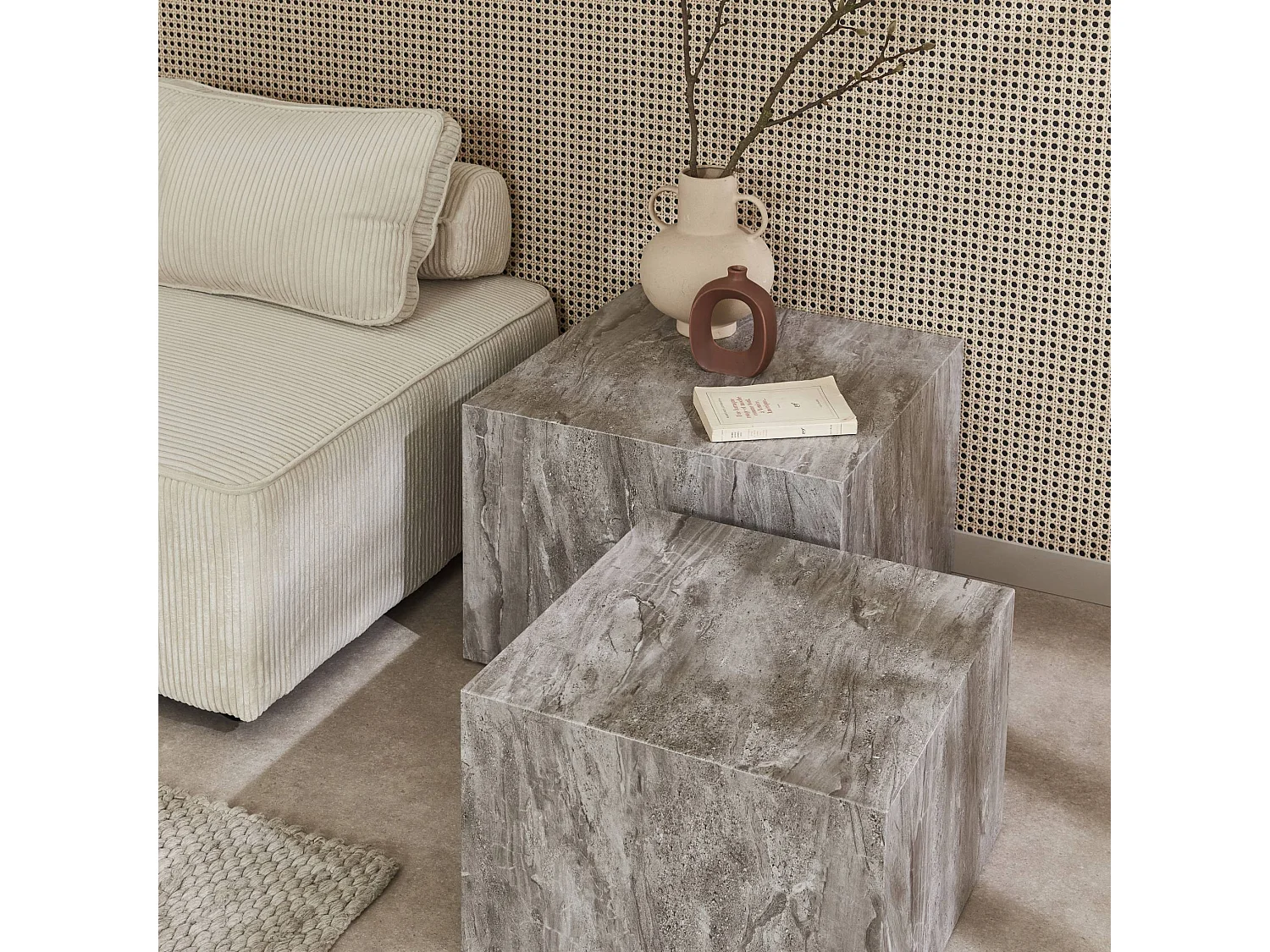 Lot de 2 tables basses effet marbre gris PAROS.  L 58 x l 58 x H 40cm / L 50 x l 50 x H 33cm