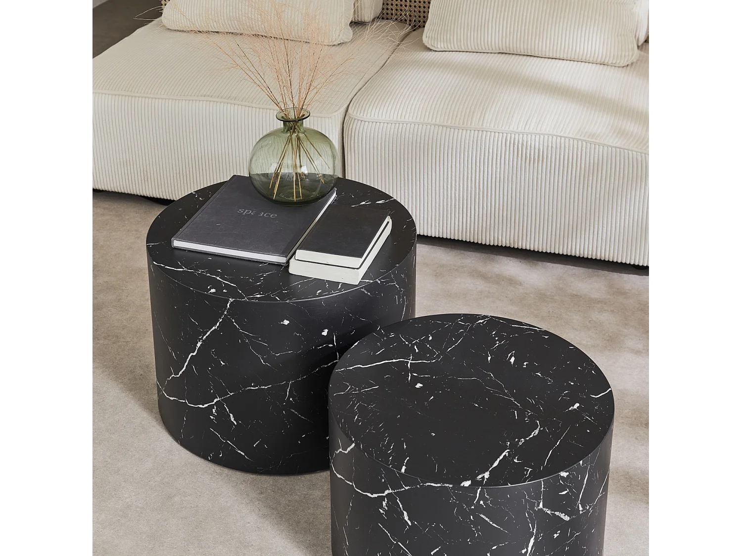 Set di 2 tavolini rotondi con effetto marmo, nero