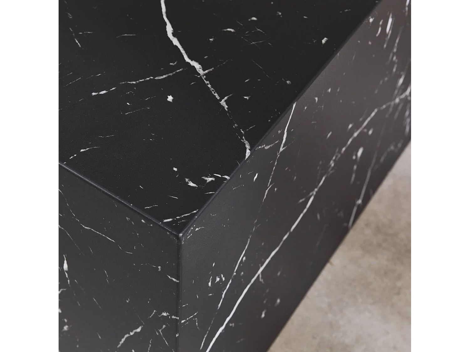 Set di 2 tavolini quadrati con effetto marmo, nero