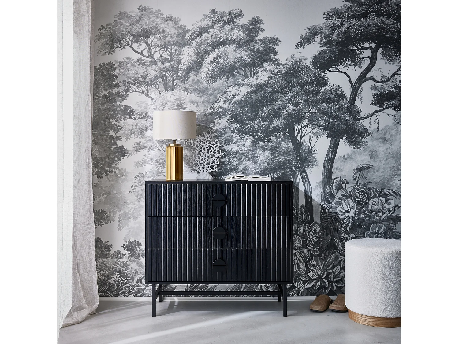 Cómoda con efecto madera y ranuras negras, 3 cajones negro