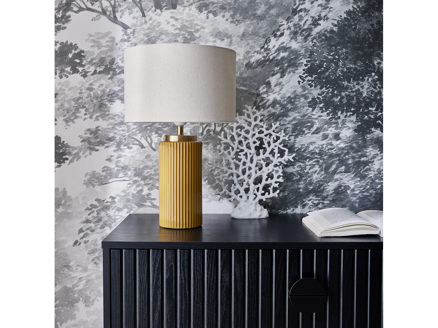 Cómoda con efecto madera y ranuras negras, 3 cajones negro